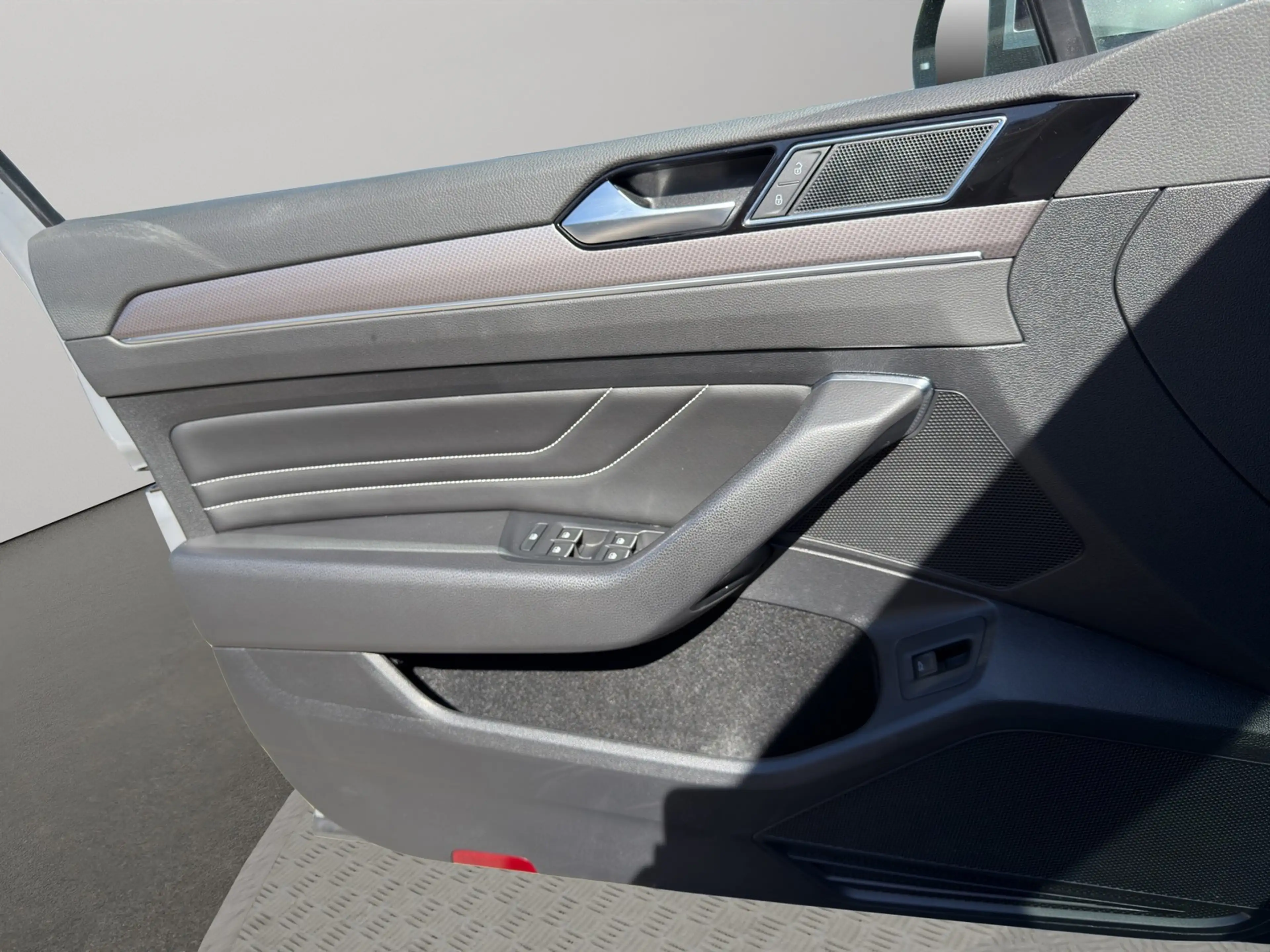 Volkswagen Passat Variant Alltrack 4Motion DCC Pano IQ.Light — photo 12