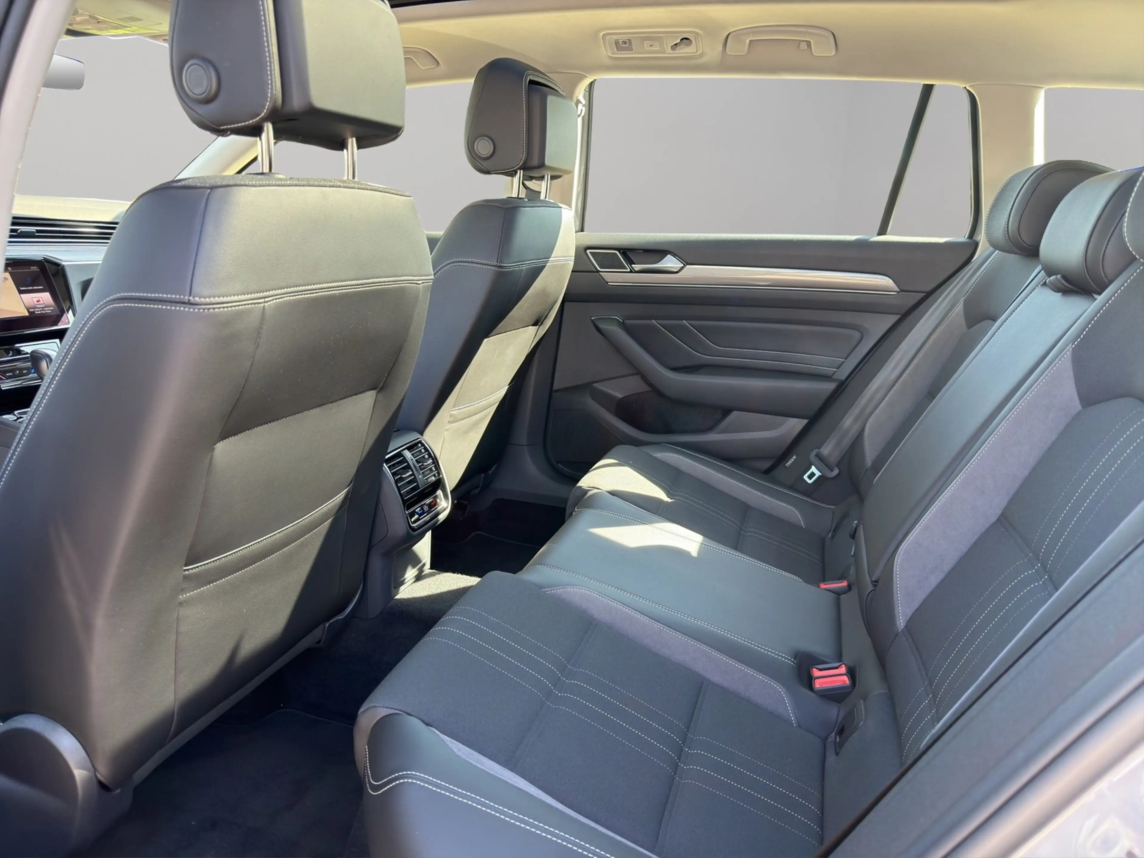 Volkswagen Passat Variant Alltrack 4Motion DCC Pano IQ.Light — photo 13