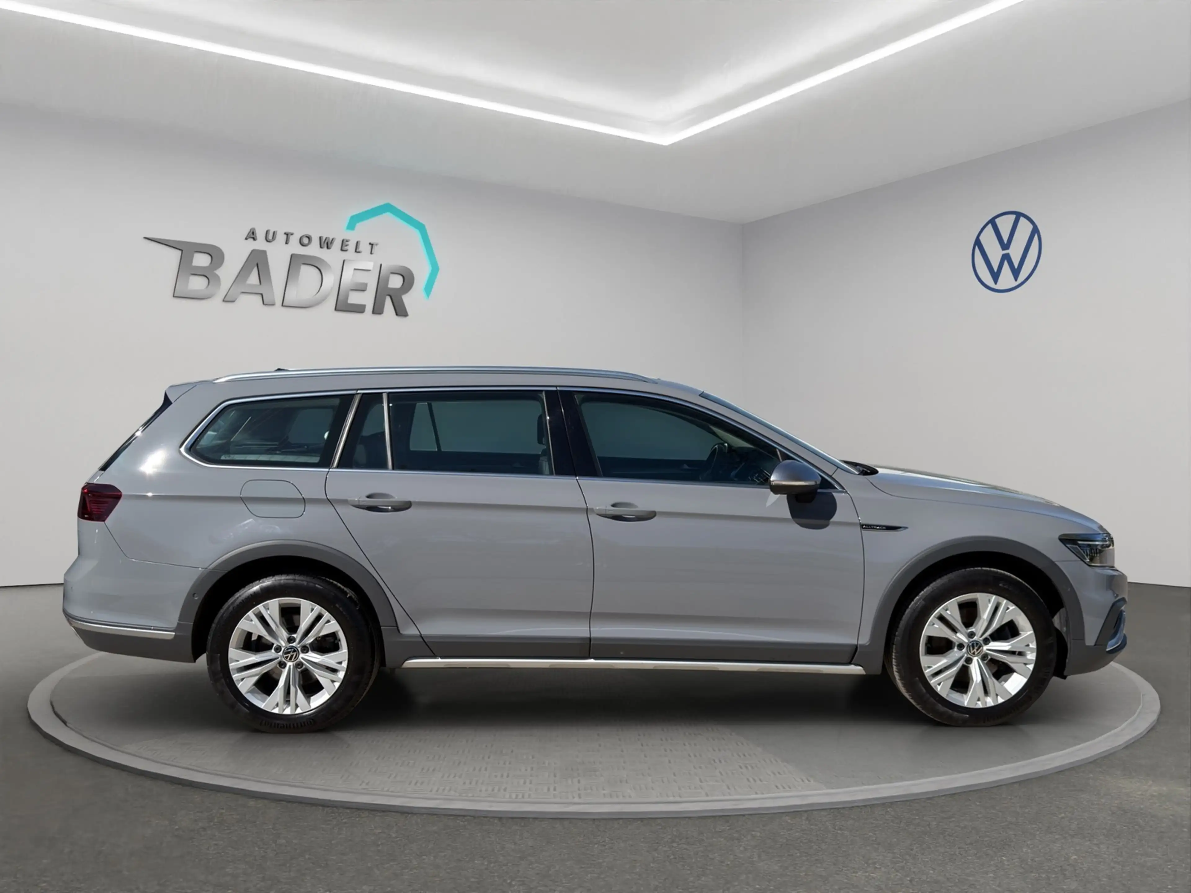 Volkswagen Passat Variant Alltrack 4Motion DCC Pano IQ.Light — photo 7