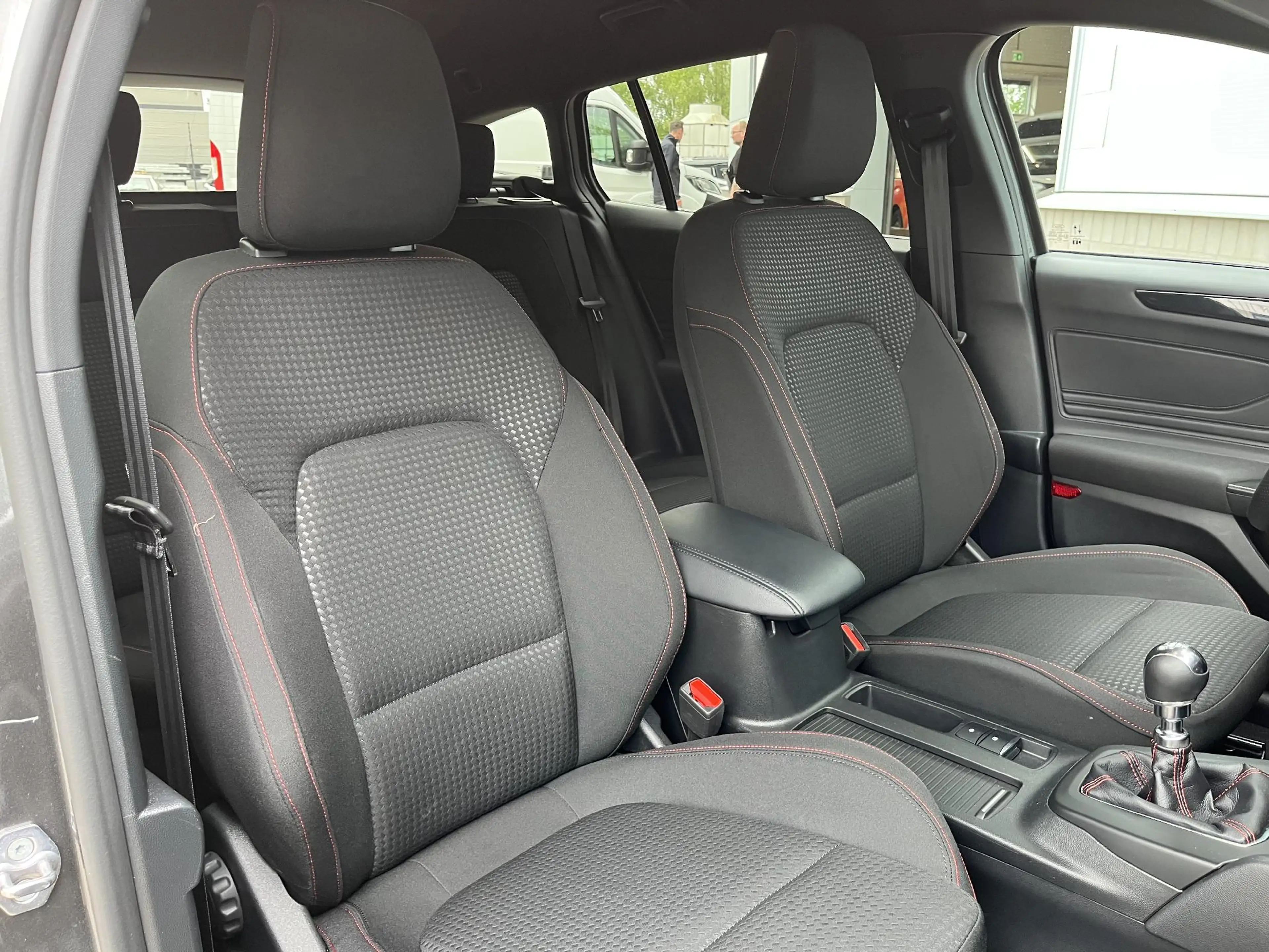 Ford Focus Wagon Hybrid 125 pk ST-Line | Navigatie | Camera | — photo 13