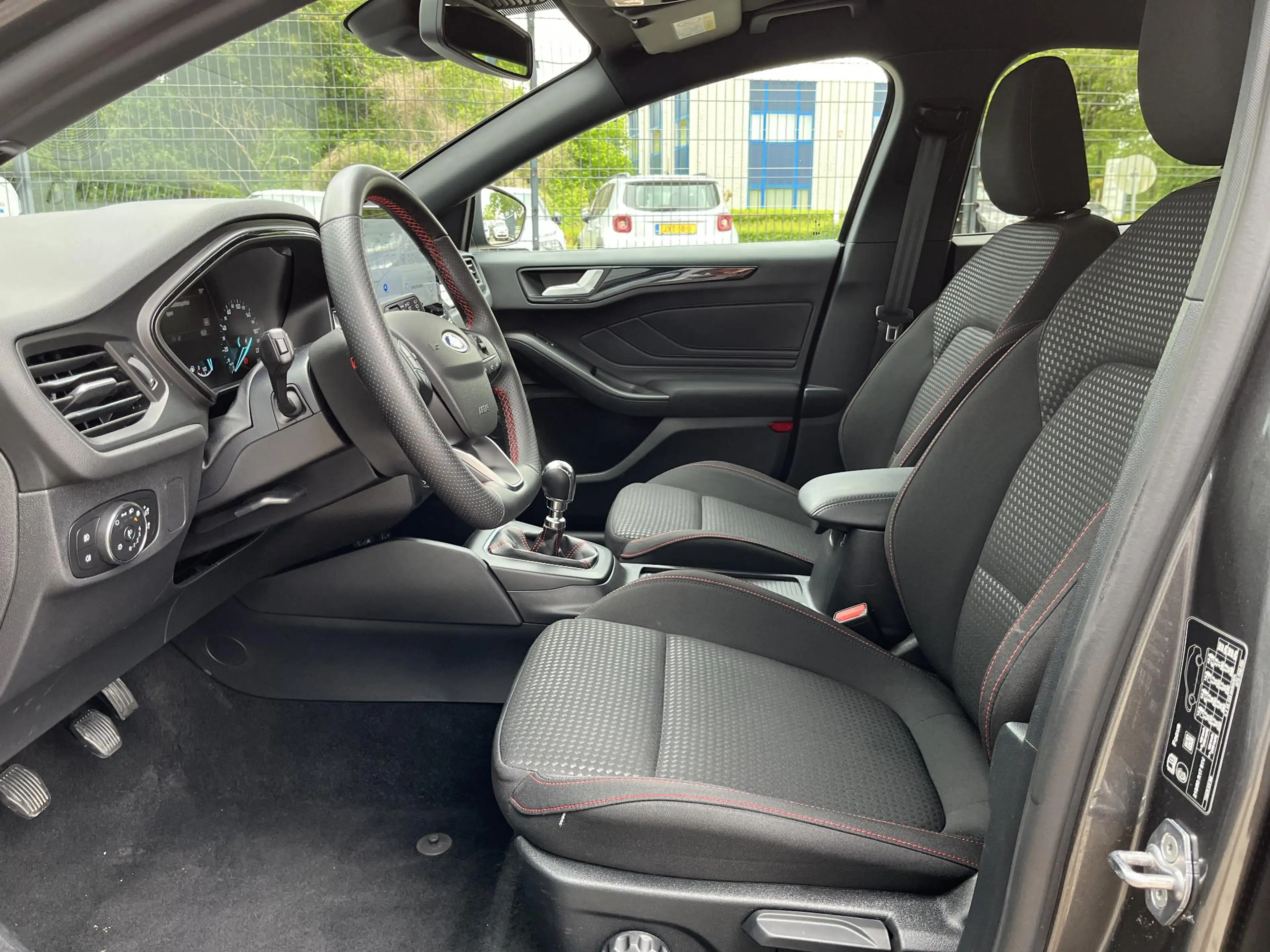 Ford Focus Wagon Hybrid 125 pk ST-Line | Navigatie | Camera | — photo 15