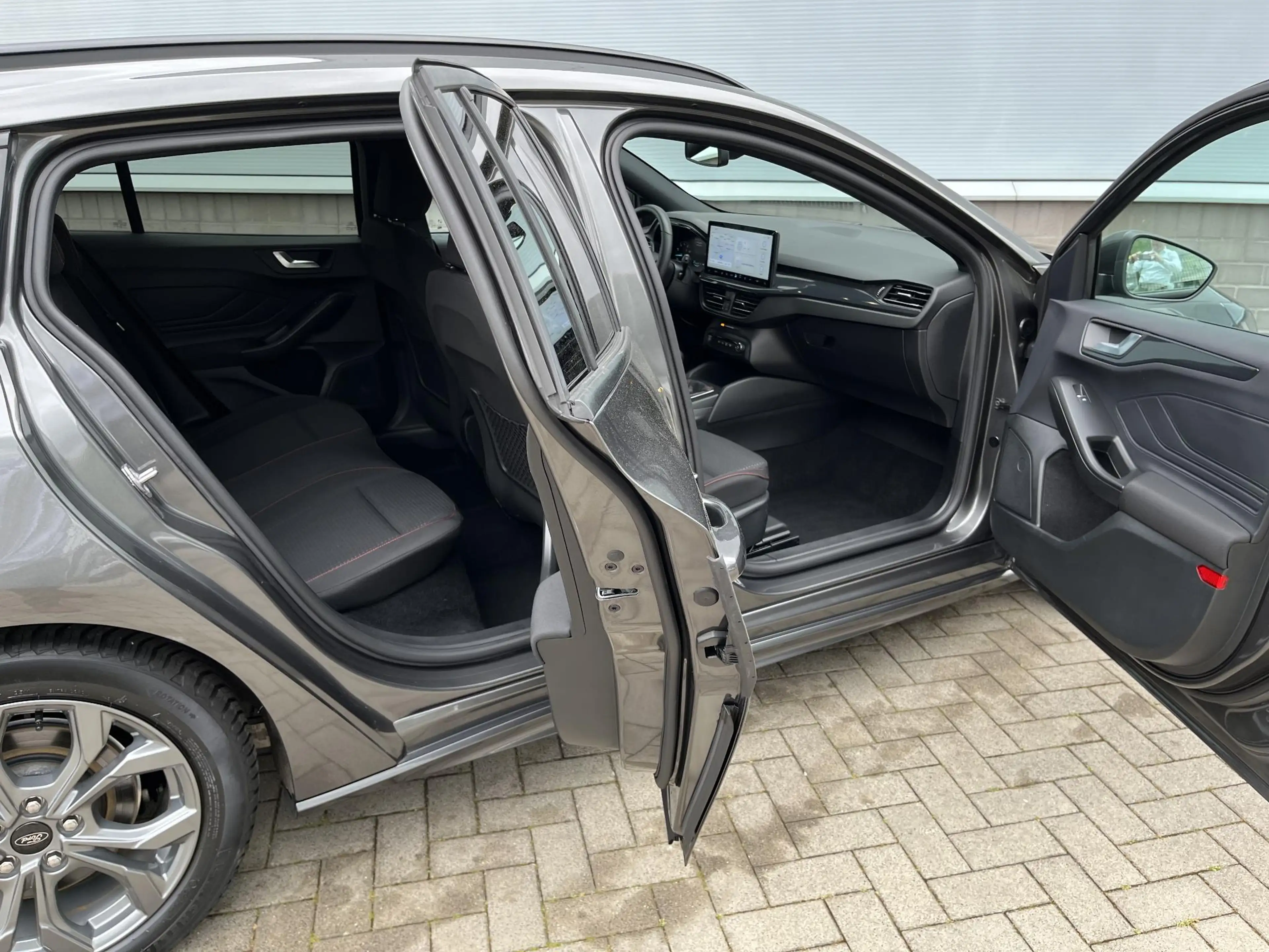 Ford Focus Wagon Hybrid 125 pk ST-Line | Navigatie | Camera | — photo 12
