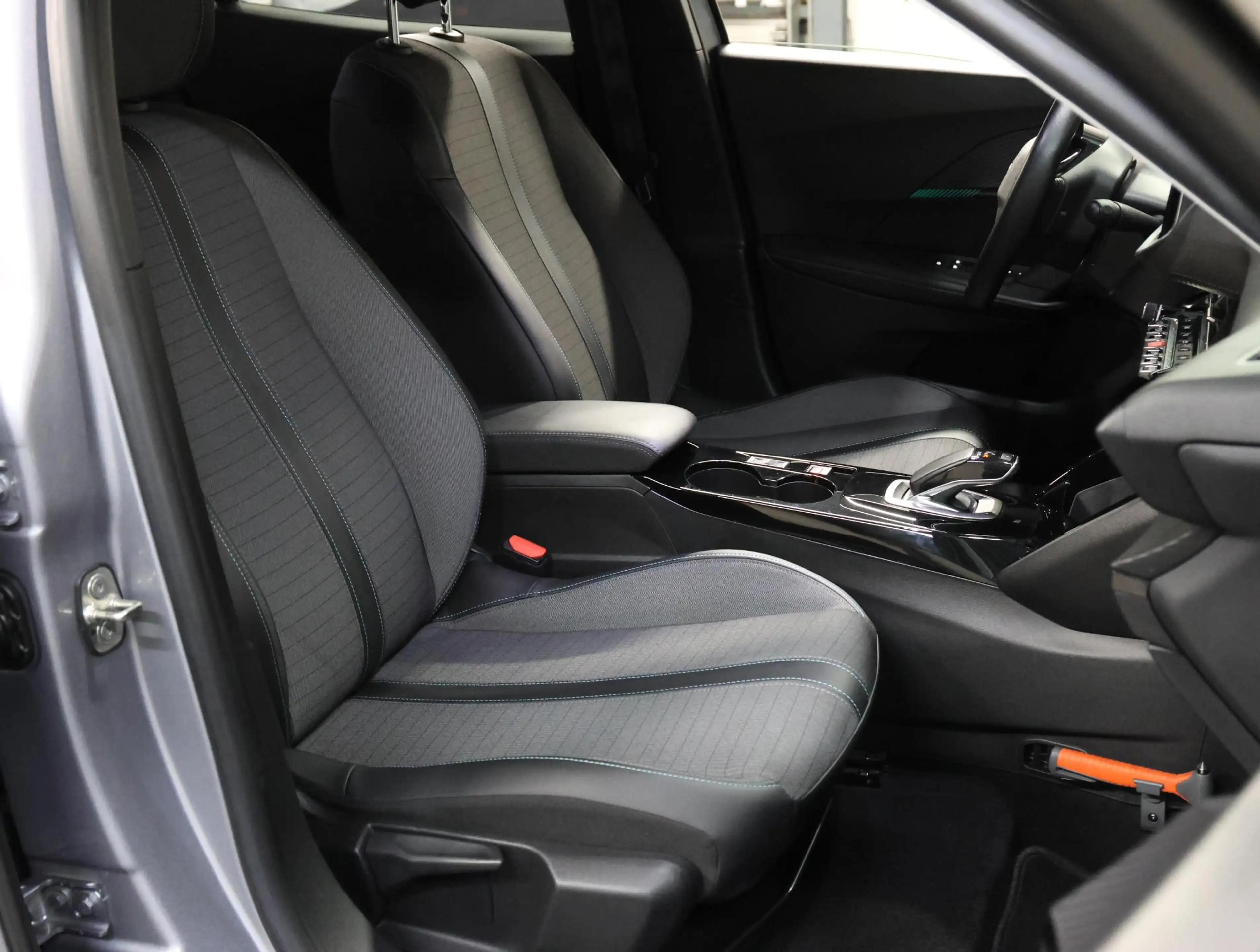 Peugeot e-2008 EV Blue Lease Allure 50 kWh 136PK | 1ste eigenaar — photo 10