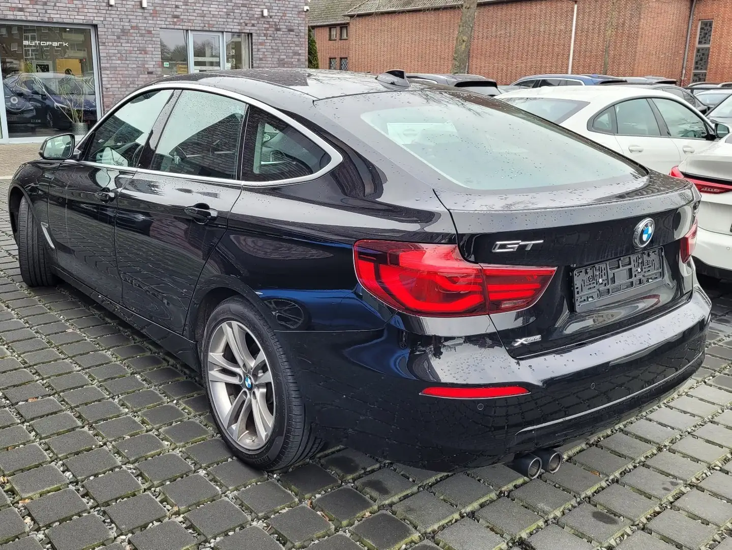 BMW 320 320d xDrive GT Aut. Sport Line Negro - 2