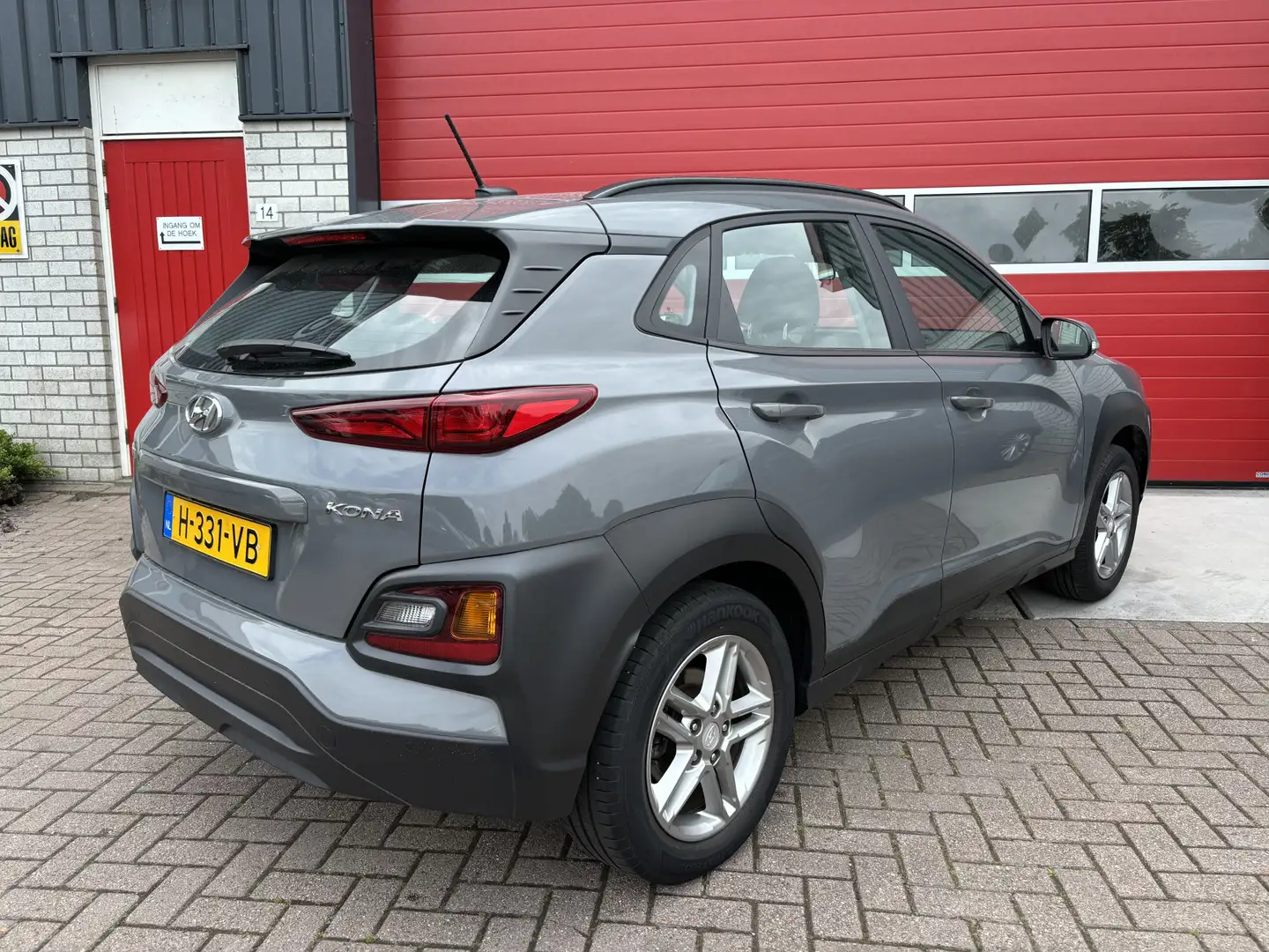 Hyundai KONA 1.0 T-GDI Comfort CAMERA / CARPLAY / CLIMA / CRUIS Gris - 2
