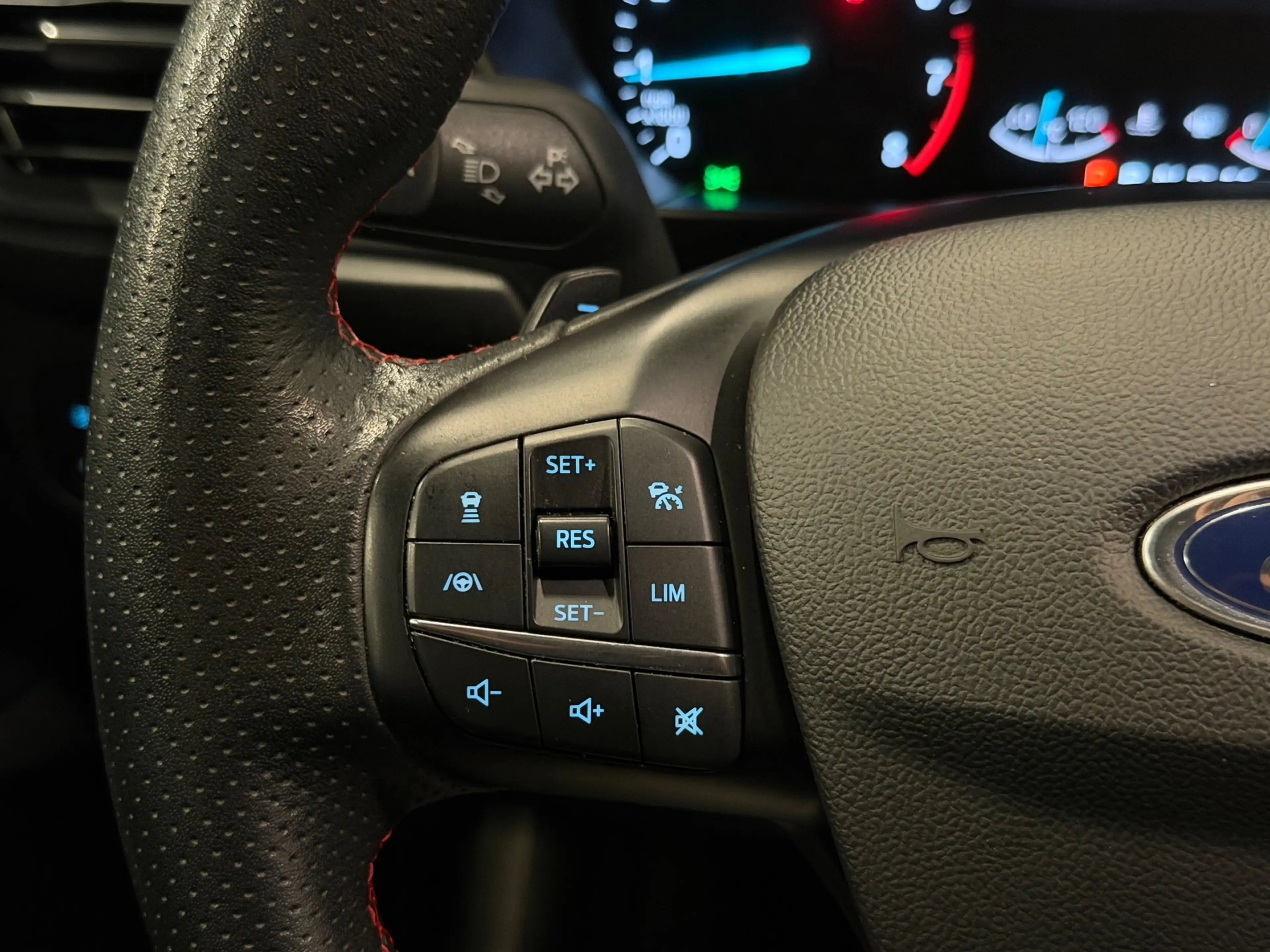 Ford Focus 1.5 EcoBoost ST Line AUT/PANO/LED/B&O/NAVI/LANE-AS — photo 30