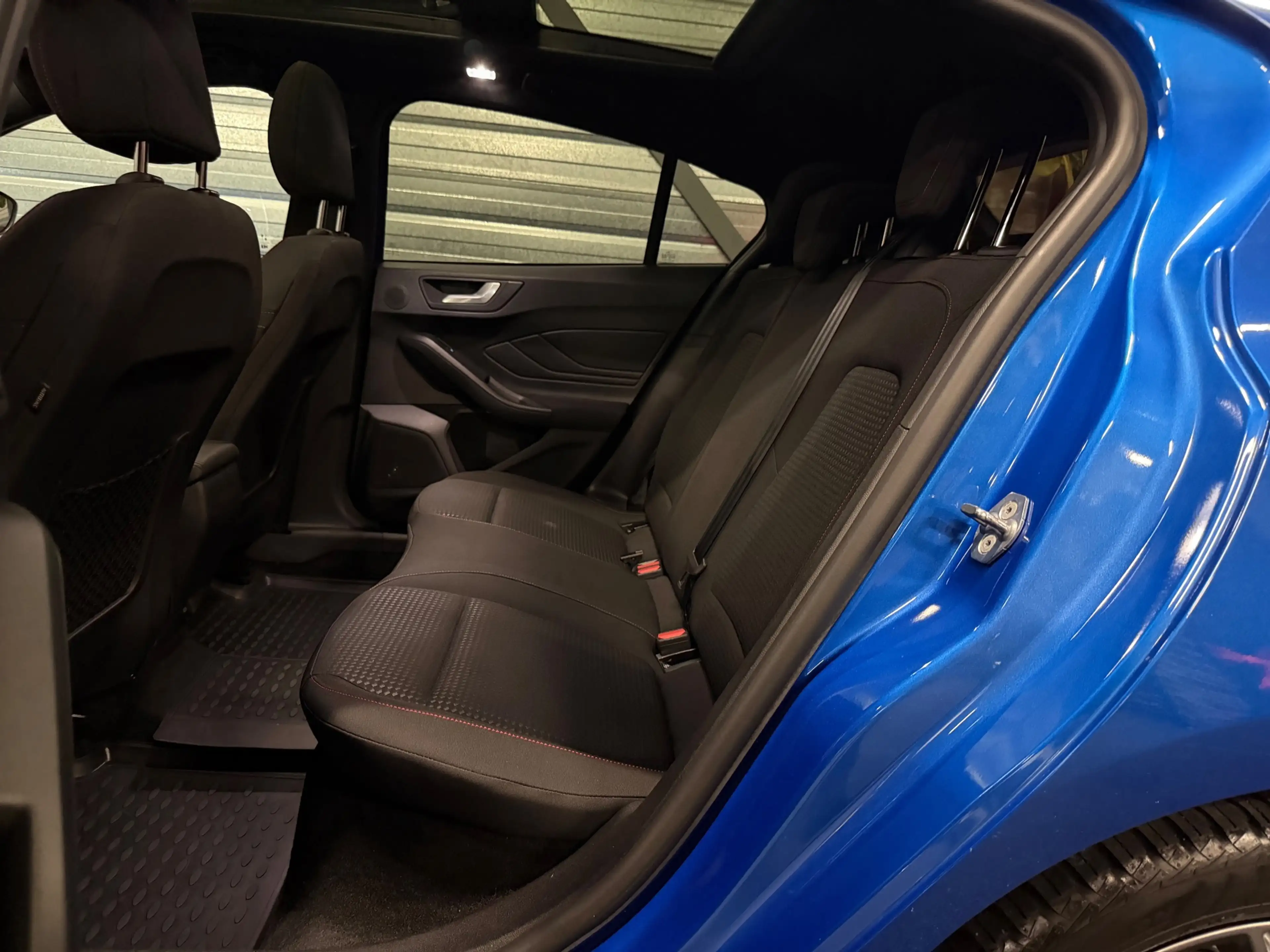 Ford Focus 1.5 EcoBoost ST Line AUT/PANO/LED/B&O/NAVI/LANE-AS — photo 12
