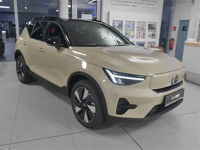 Volvo EX40 Twin Motor Plus Dark