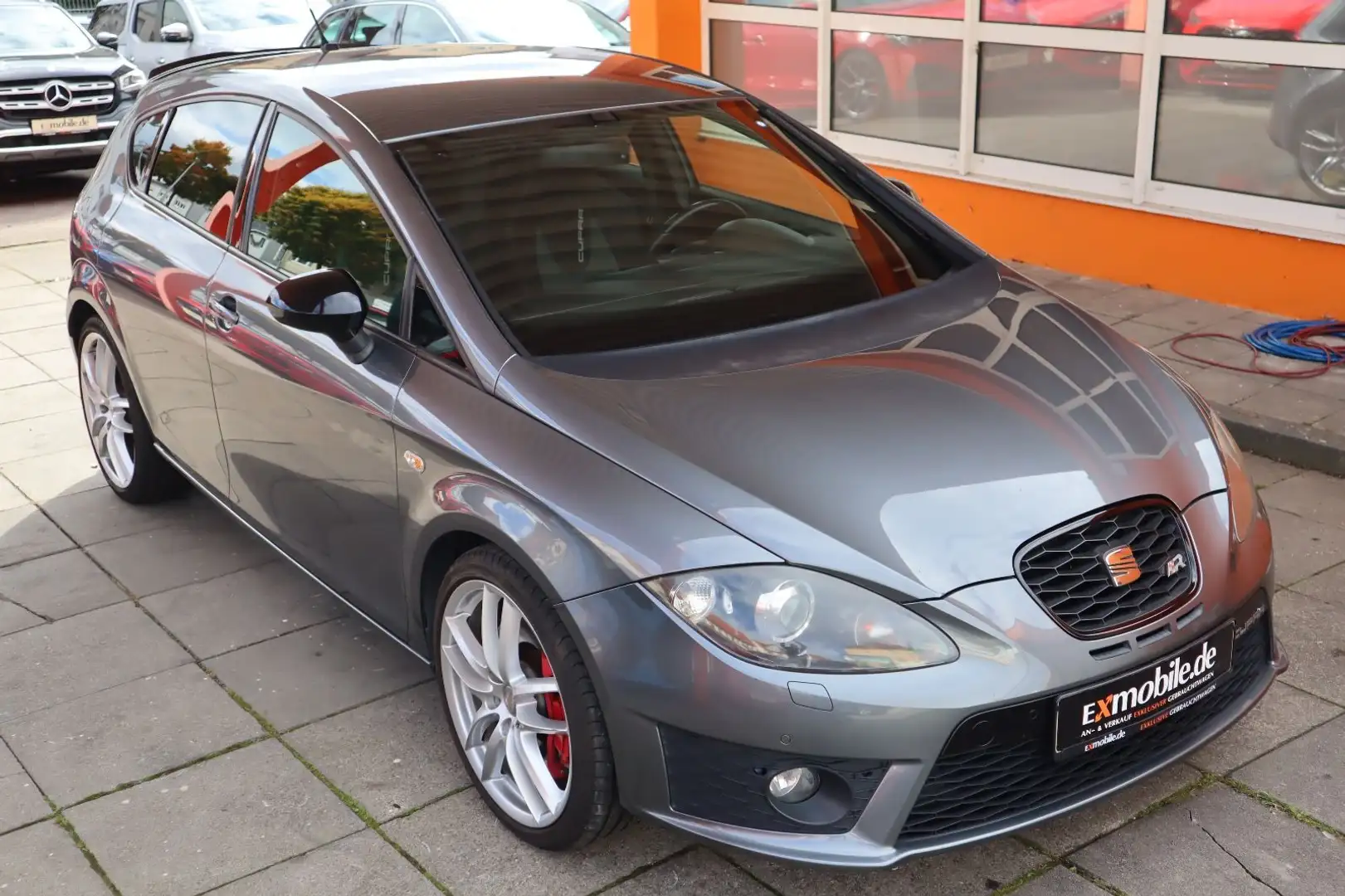 SEAT Leon LEON CUPRA R* 2.HD* NAVI* BI-XENON* SCHALENSITZE Grau - 2