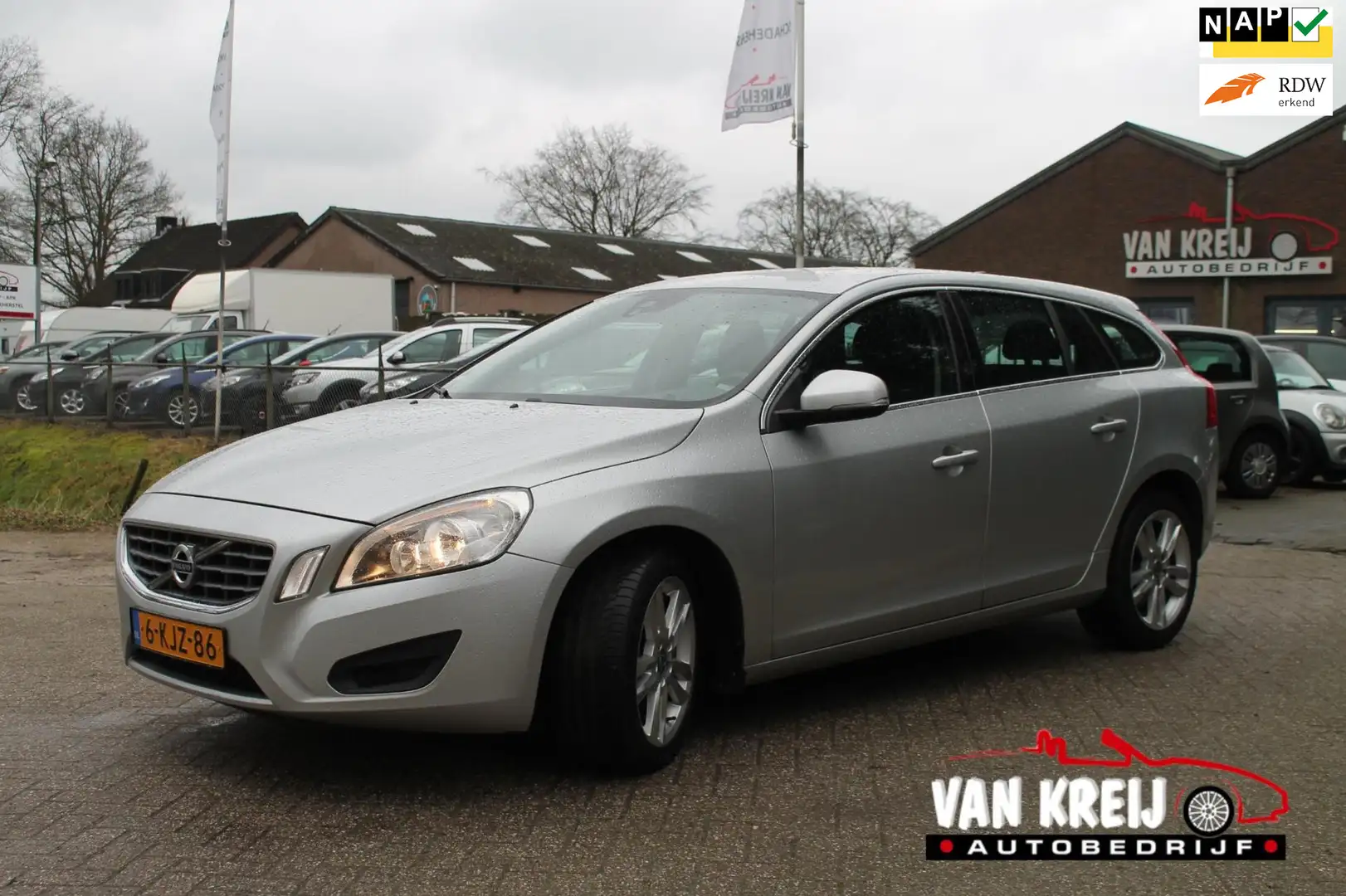 Volvo V60 1.6 T3 Momentum, Automaat, Airco, Navi, Nap. Gris - 1