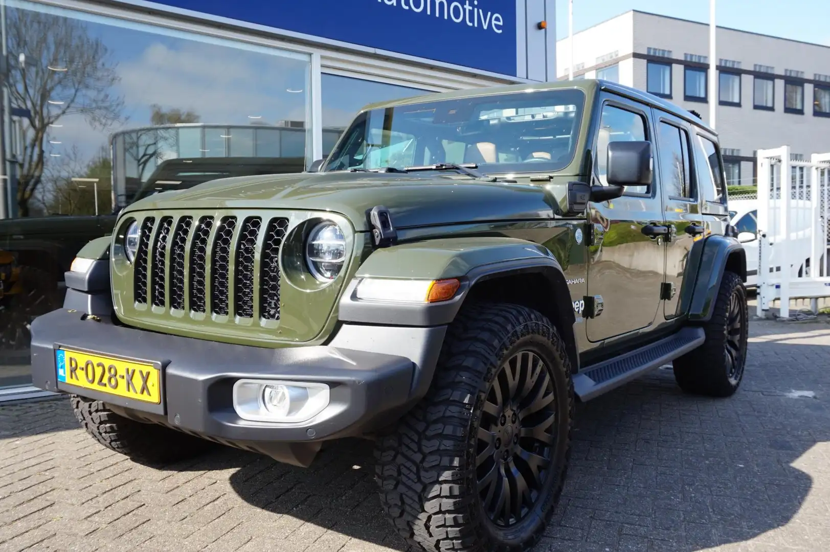 Jeep Wrangler Unlimited 4xe 380 Sahara softtop cabrio / navigati Groen - 1