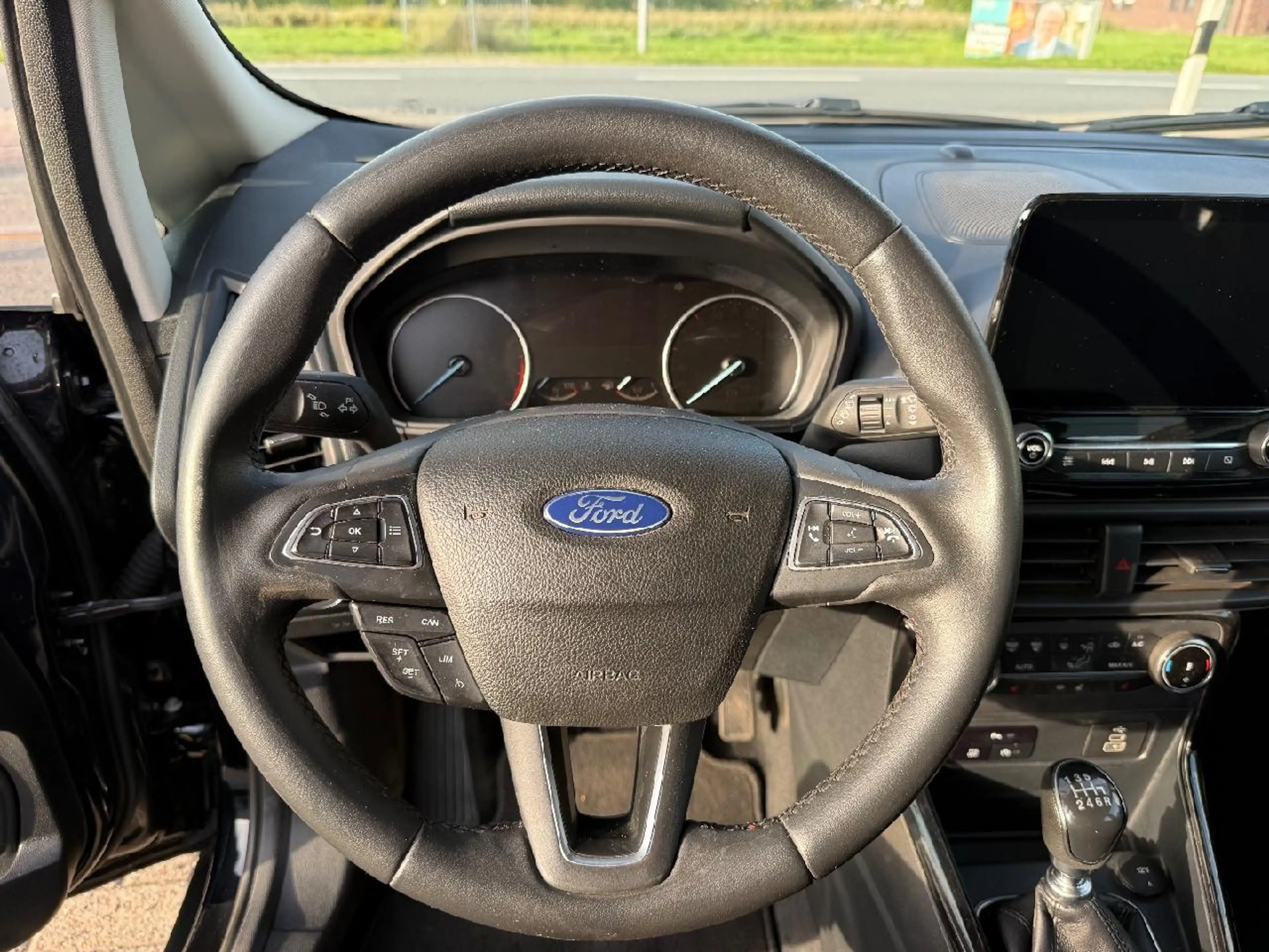 Ford EcoSport Titanium — photo 11