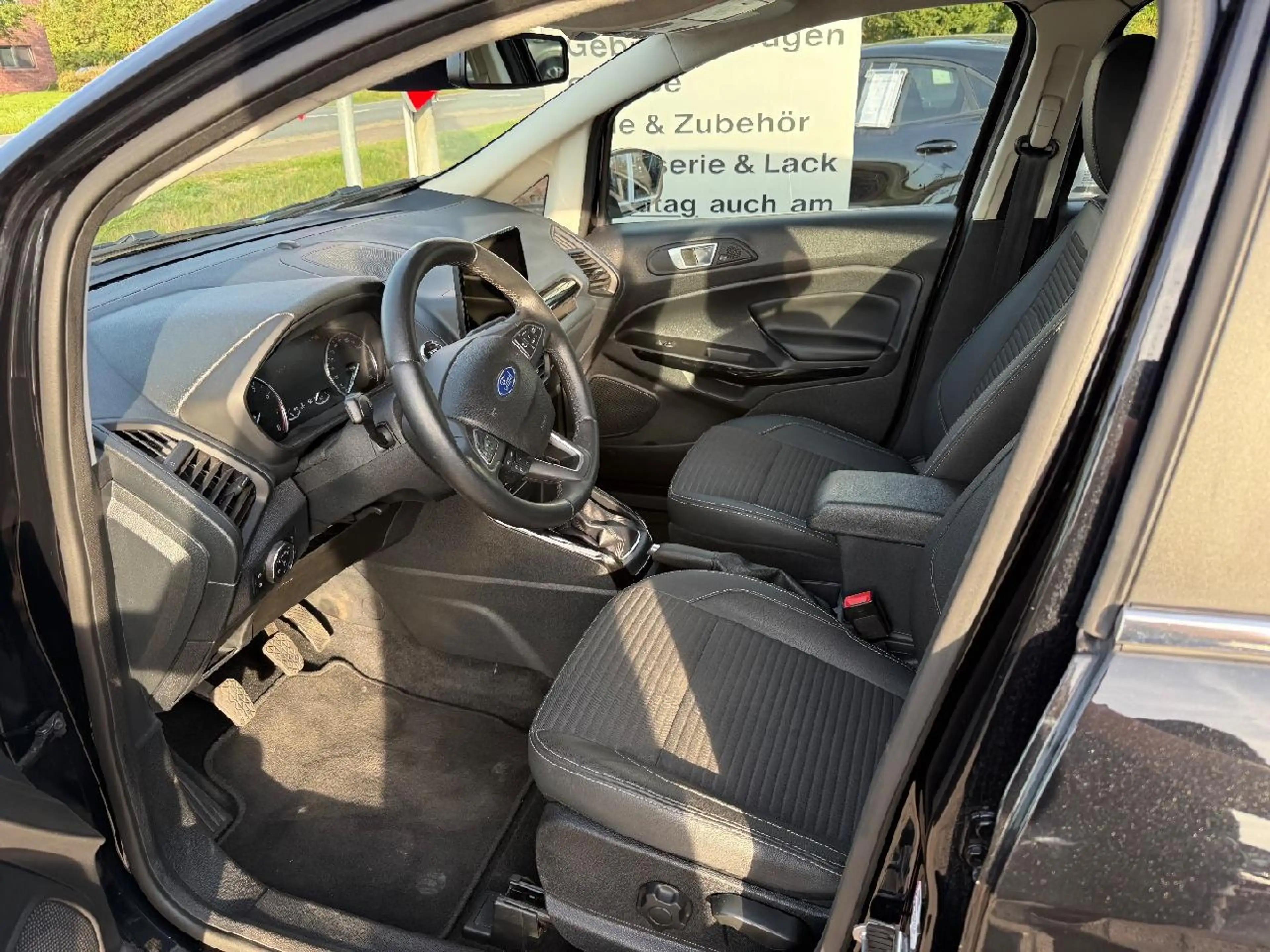 Ford EcoSport Titanium — photo 8