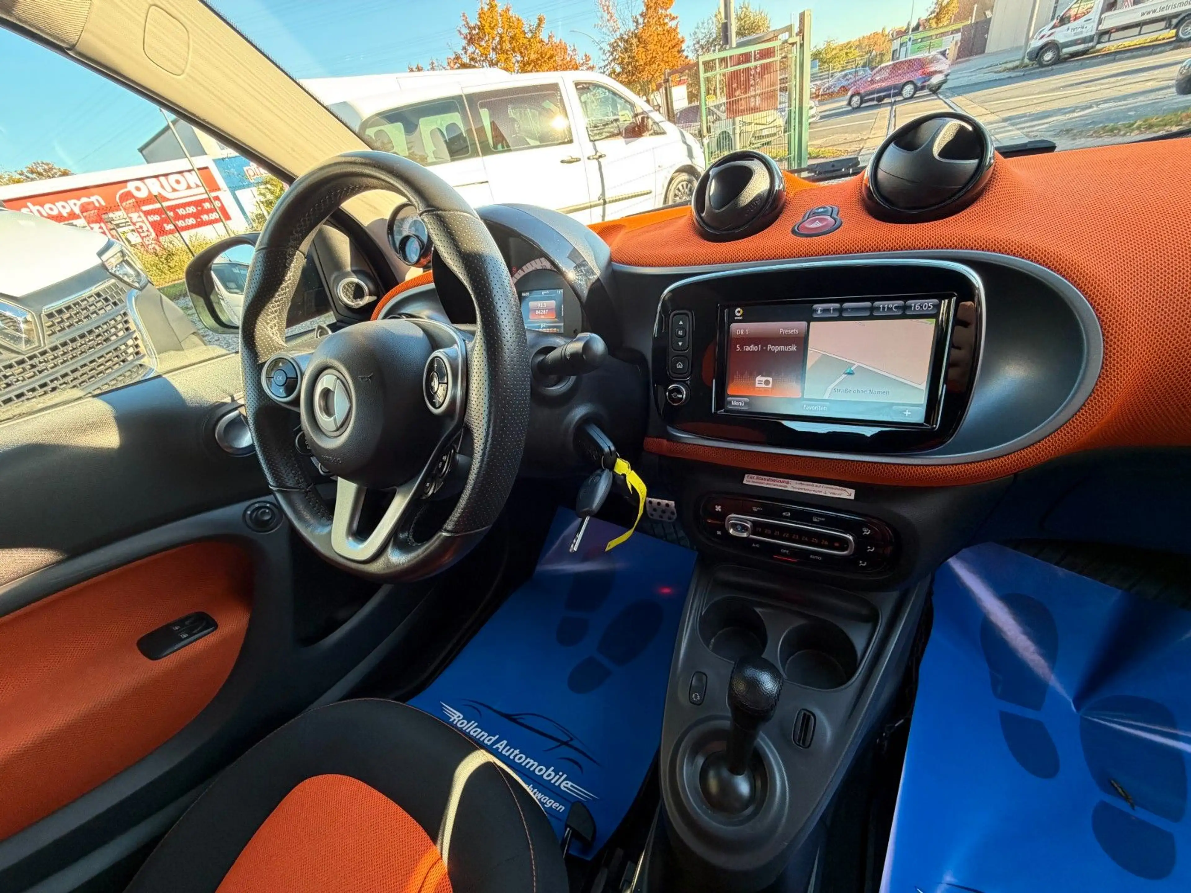 smart forTwo *1.HD*Aut*Navi*JBL*Kamera*SHZ*Pano*TÜV NEU — photo 14