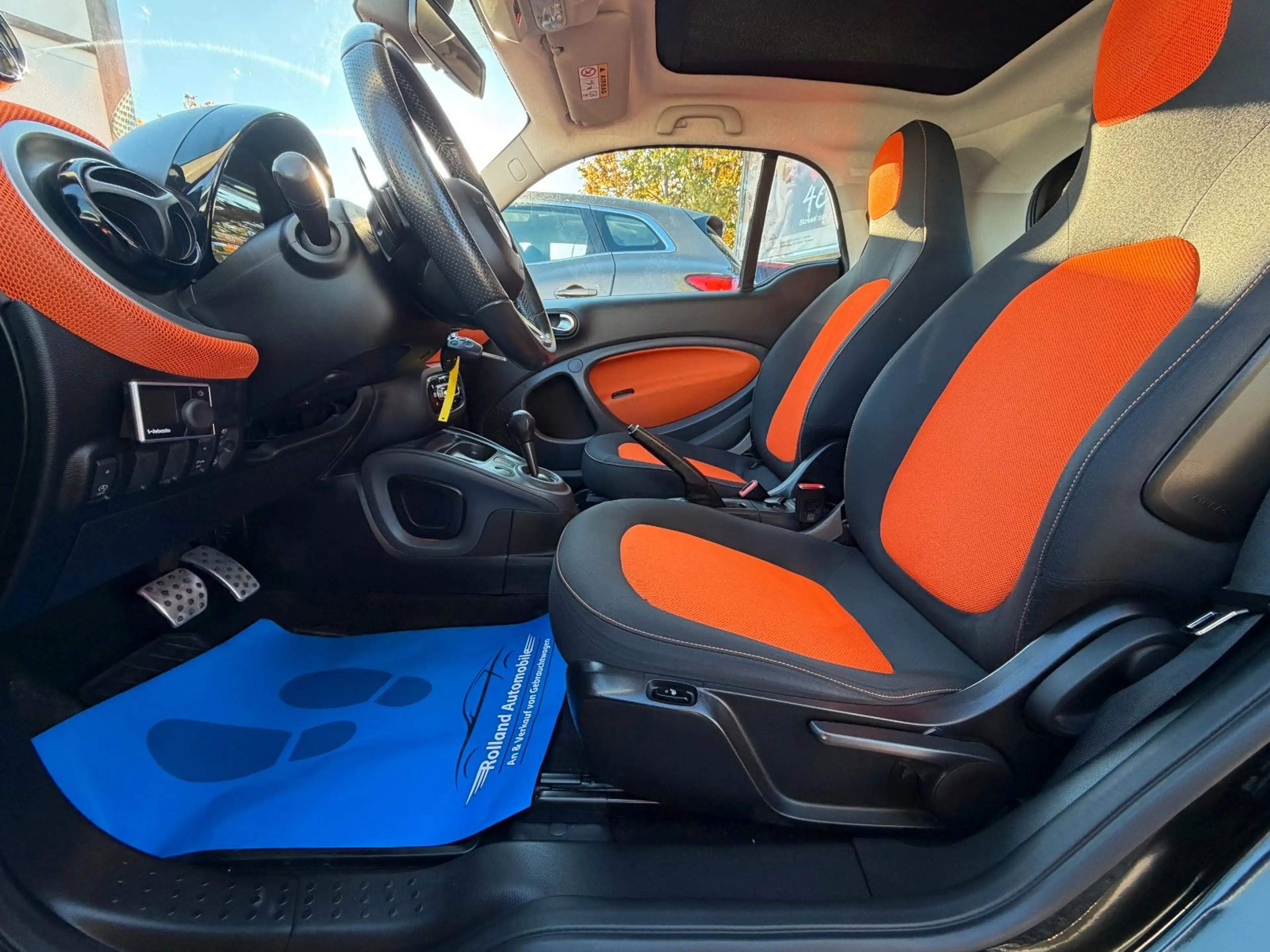 smart forTwo *1.HD*Aut*Navi*JBL*Kamera*SHZ*Pano*TÜV NEU — photo 10