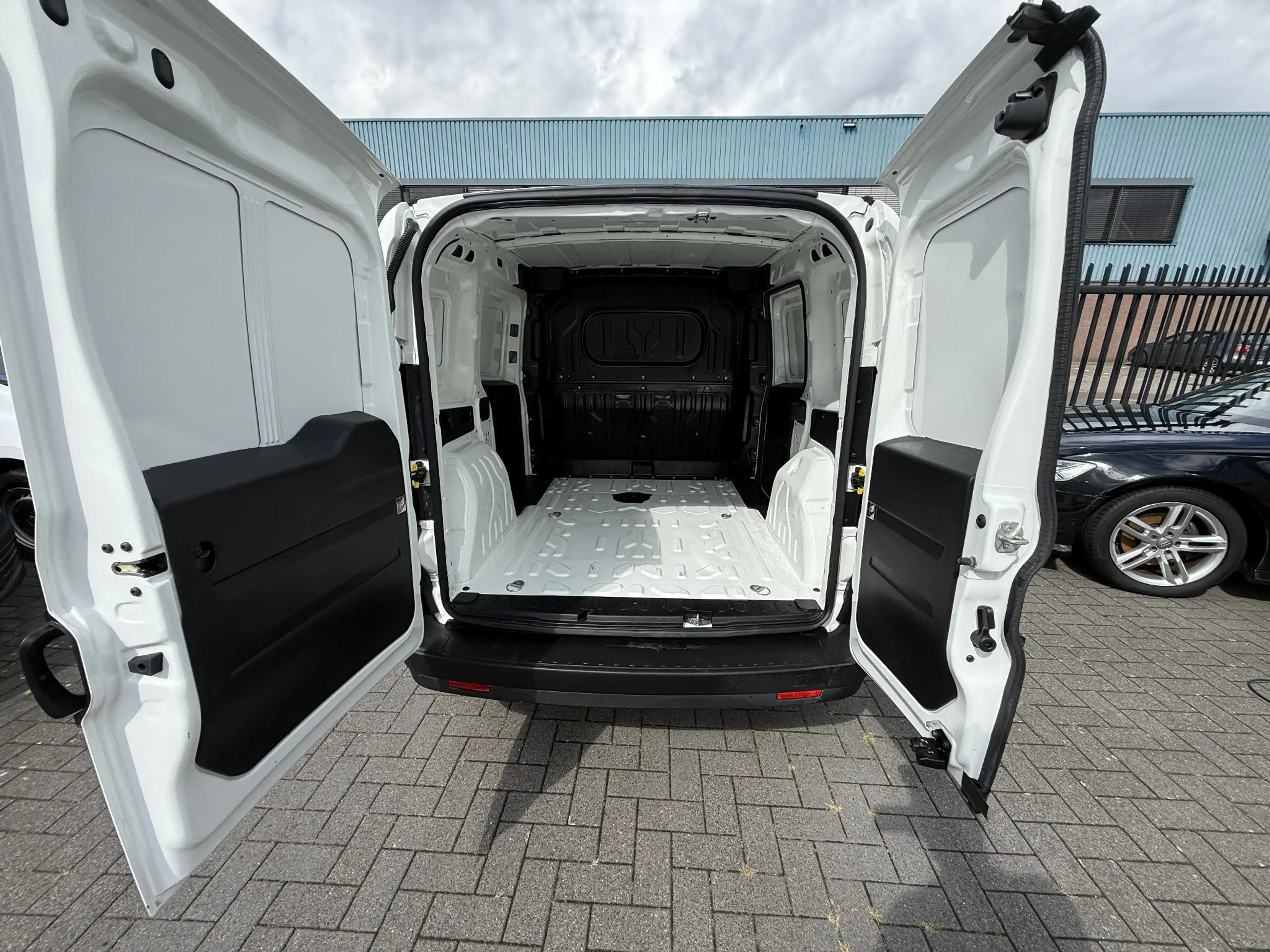 Fiat Doblo Cargo 1.6 MJ L1H1 — photo 11