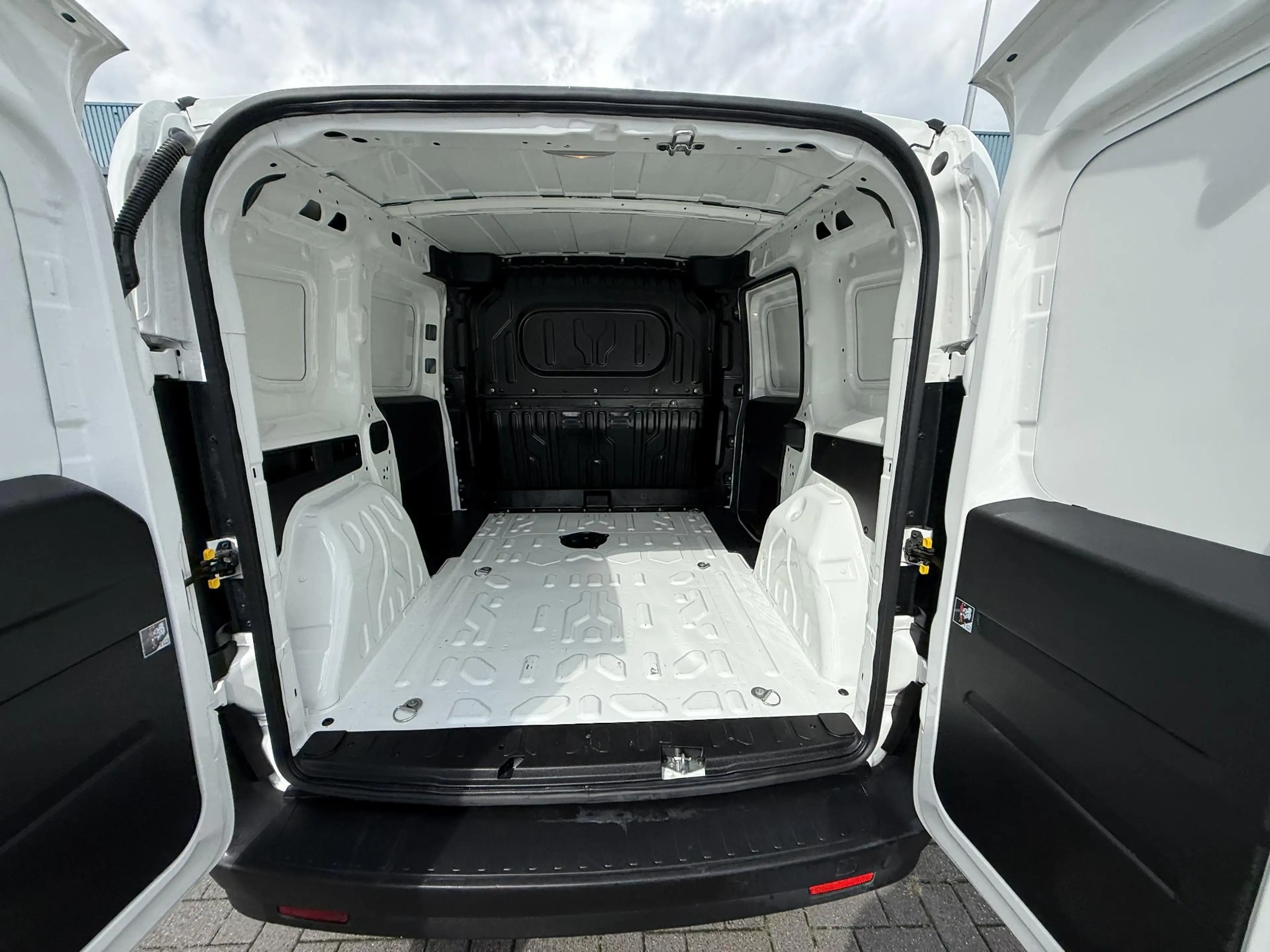 Fiat Doblo Cargo 1.6 MJ L1H1 — photo 10