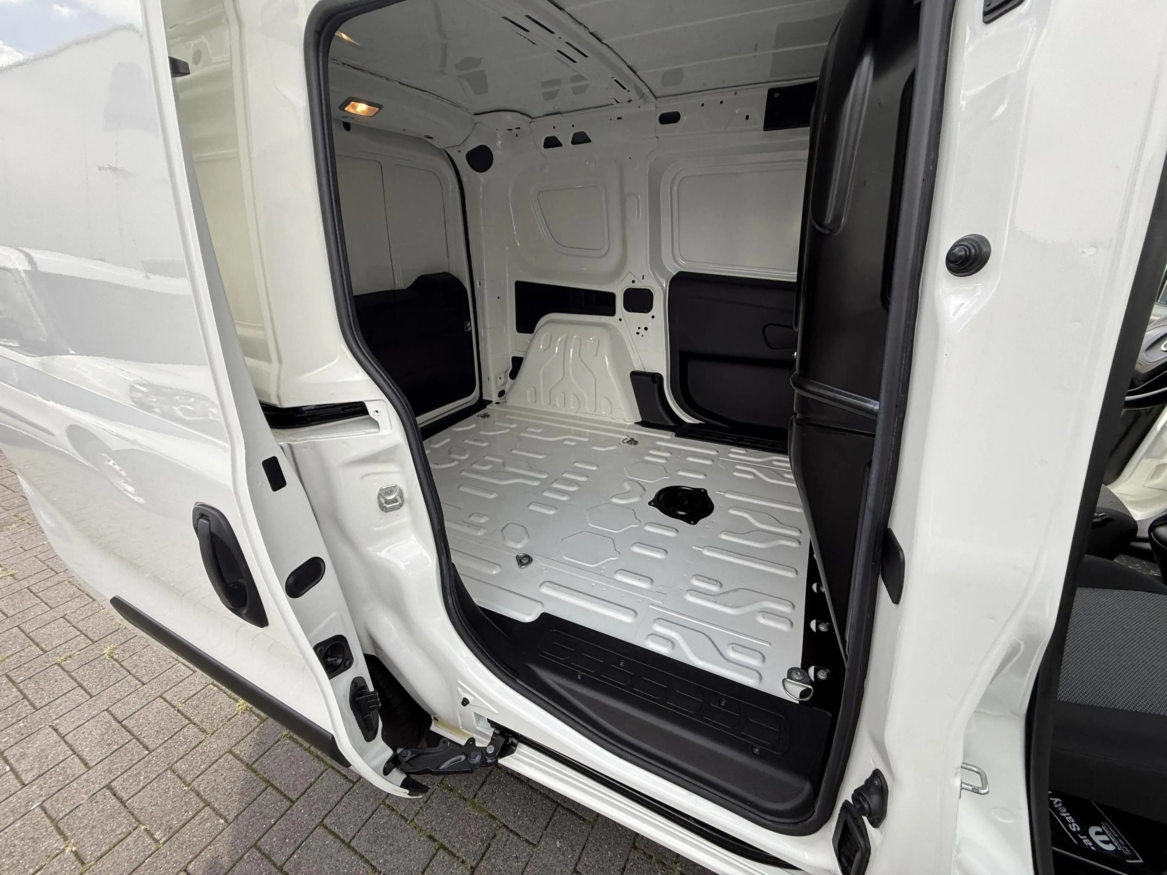 Fiat Doblo Cargo 1.6 MJ L1H1 — photo 6