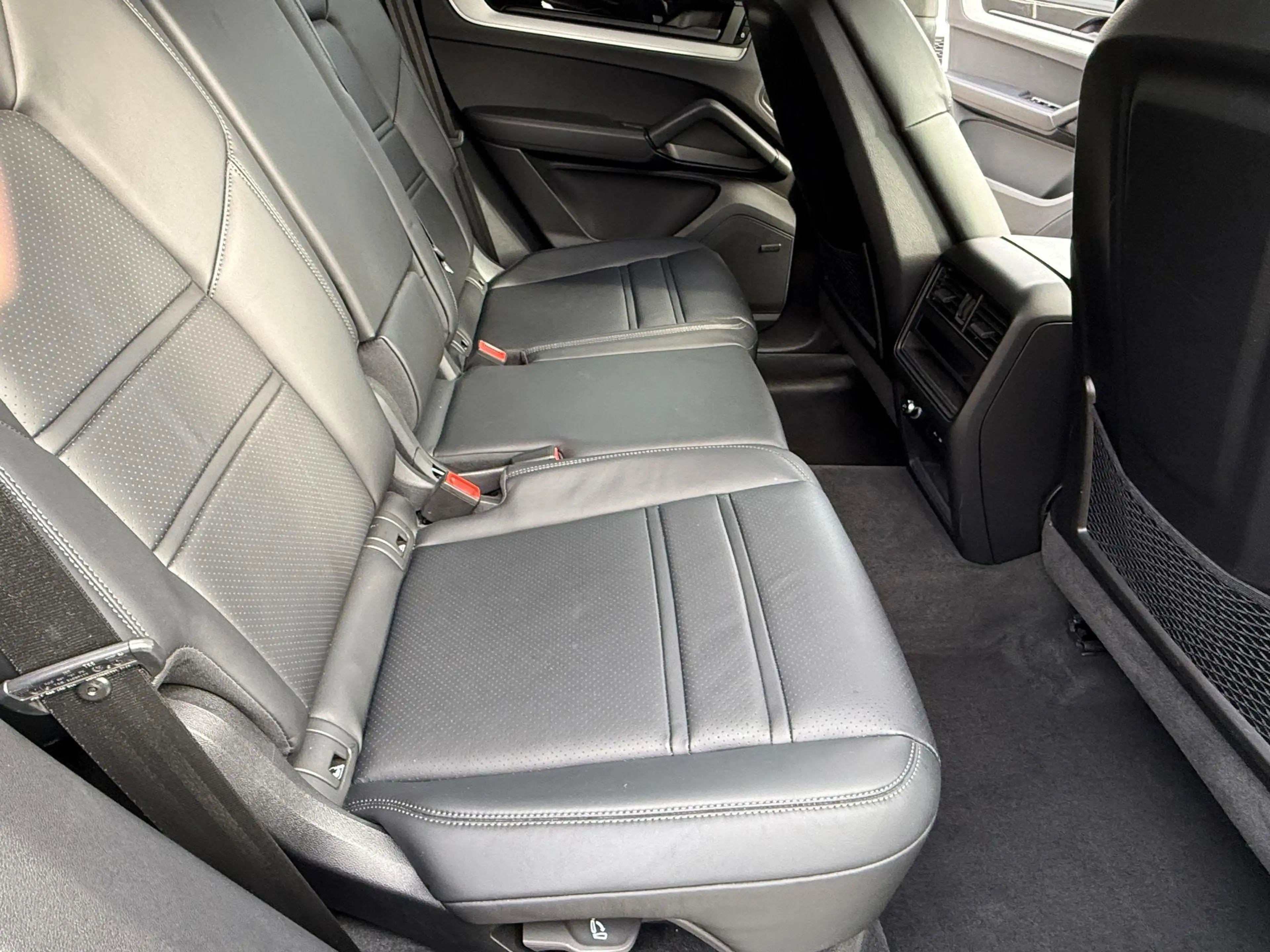 Porsche Cayenne S E-Hybrid Pano/AHK/Sport Chrono/HUD/InnoDrive/... — photo 12