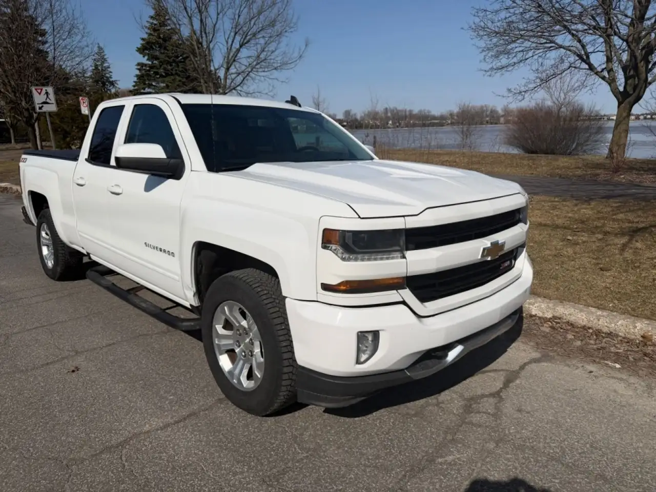 Chevrolet Silverado 1500 снимка Chevrolet Silverado 1500