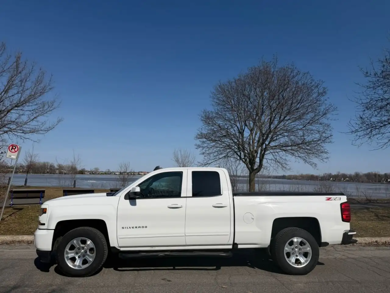 Chevrolet Silverado 1500 снимка Chevrolet Silverado 1500