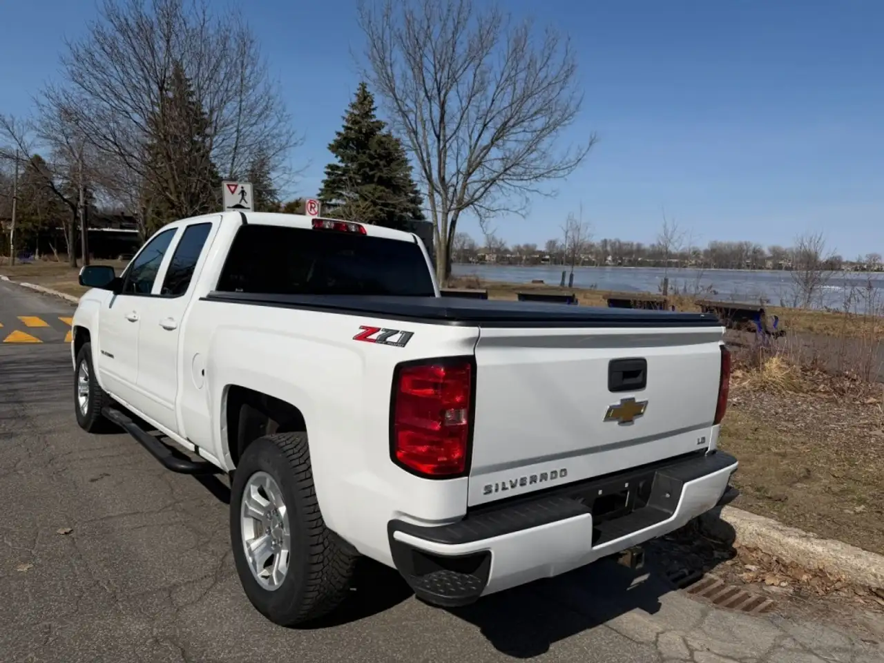Chevrolet Silverado 1500 снимка Chevrolet Silverado 1500
