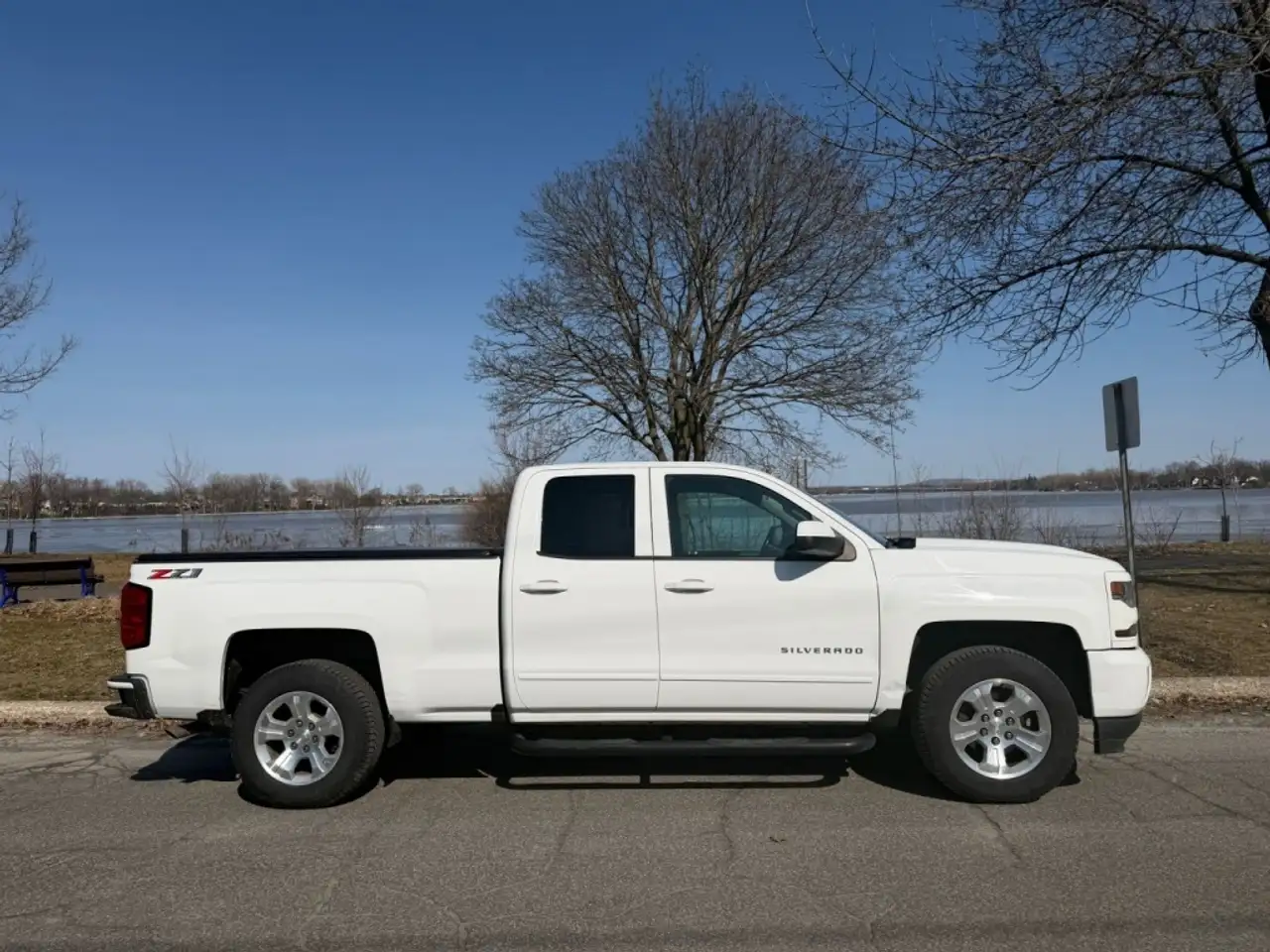 Chevrolet Silverado 1500 снимка Chevrolet Silverado 1500