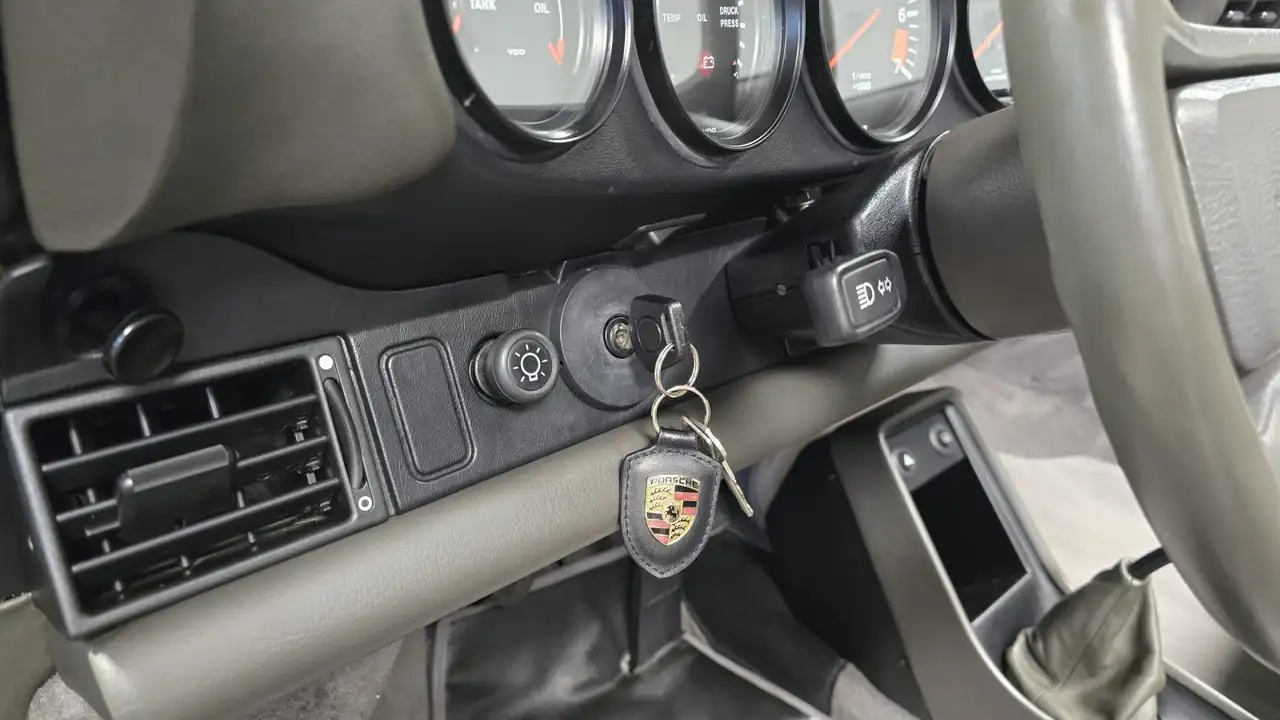 Porsche 911 Carrera 3.2 Cabriolet G50, foto 11