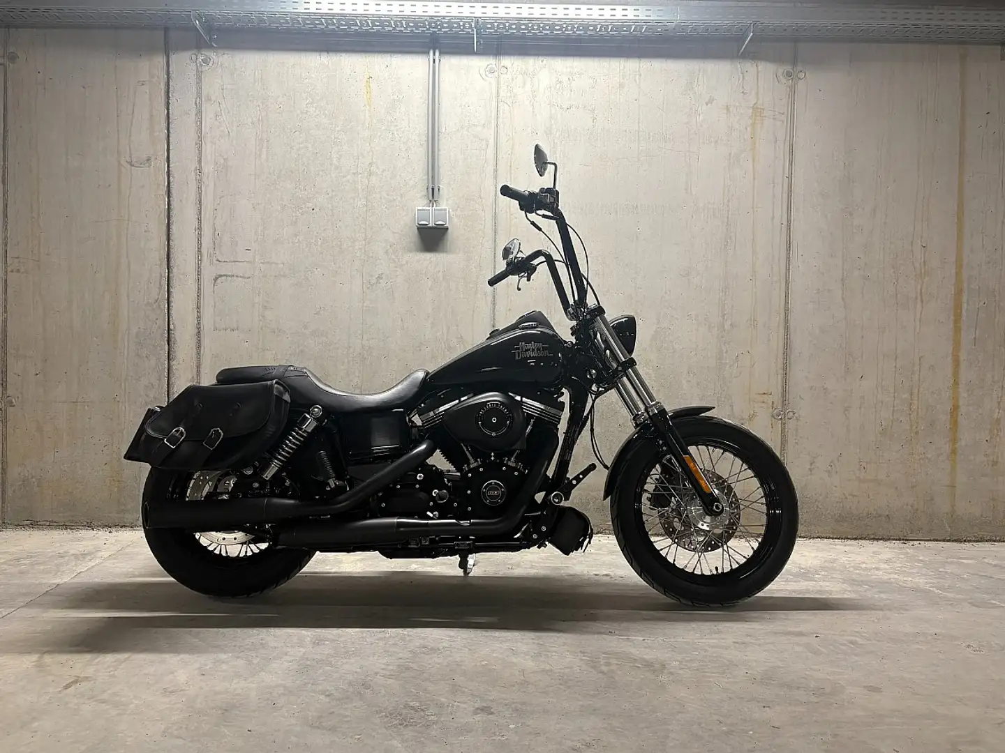 Harley-Davidson Dyna Street Bob - 1