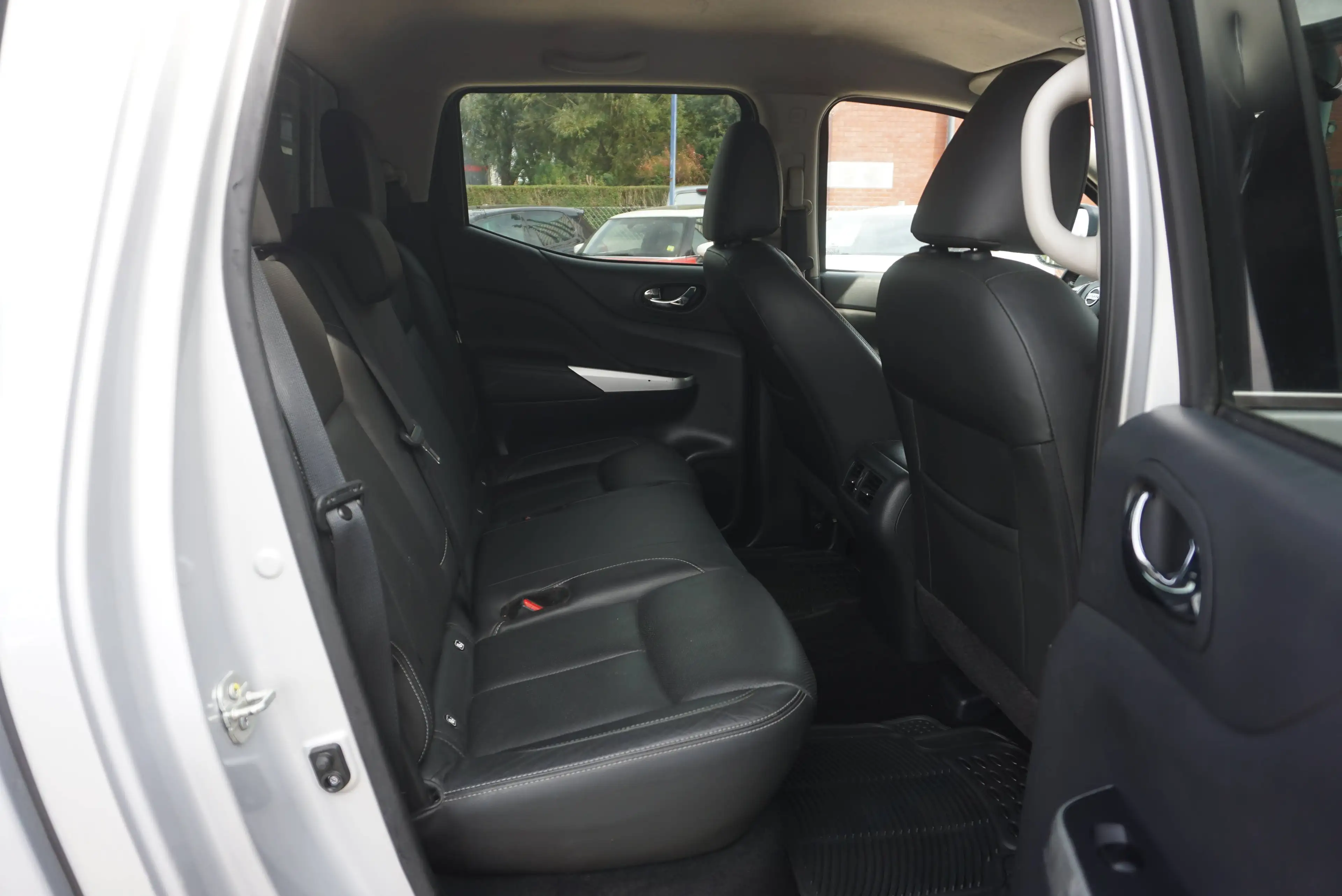 Nissan Navara 2.3 dCi 4WD Tekna / AUTOMATIQUE / TVA-BTW / XENON / CAM360 / TOIT OUVRANT / HARDTOP / EURO 6d-TEMP — photo 9