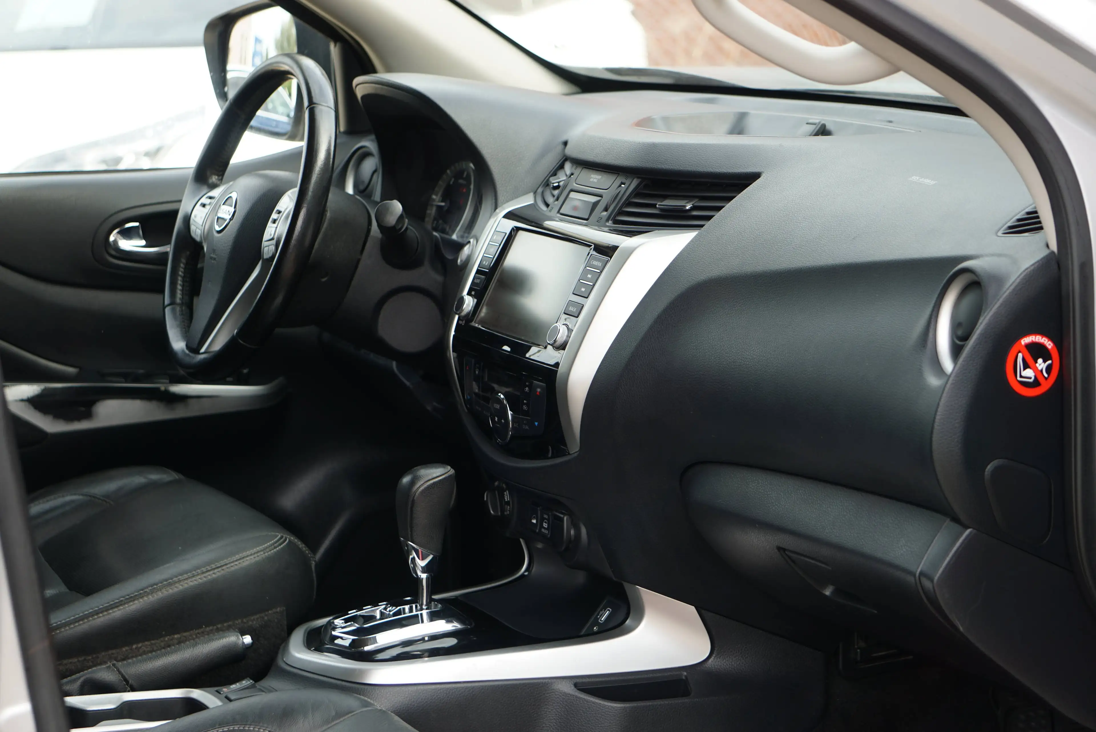 Nissan Navara 2.3 dCi 4WD Tekna / AUTOMATIQUE / TVA-BTW / XENON / CAM360 / TOIT OUVRANT / HARDTOP / EURO 6d-TEMP — photo 6