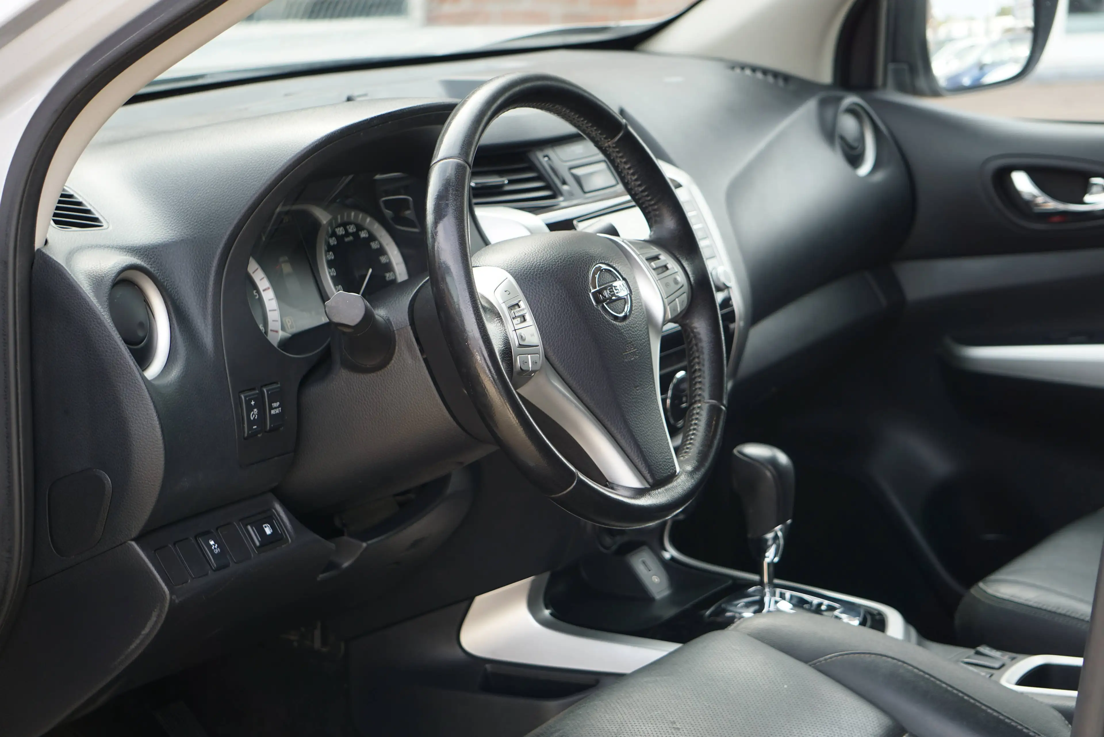 Nissan Navara 2.3 dCi 4WD Tekna / AUTOMATIQUE / TVA-BTW / XENON / CAM360 / TOIT OUVRANT / HARDTOP / EURO 6d-TEMP — photo 5