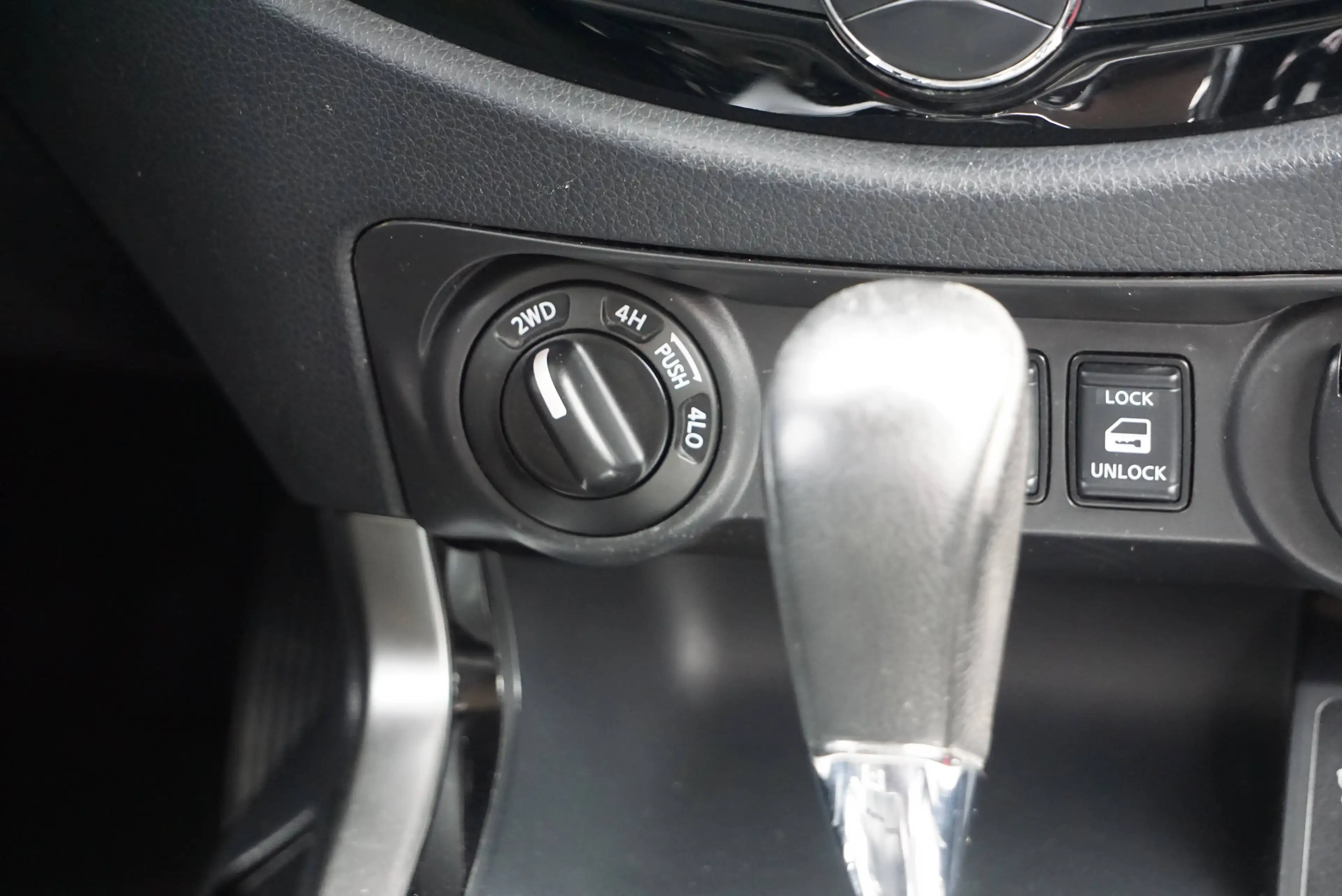 Nissan Navara 2.3 dCi 4WD Tekna / AUTOMATIQUE / TVA-BTW / XENON / CAM360 / TOIT OUVRANT / HARDTOP / EURO 6d-TEMP — photo 13