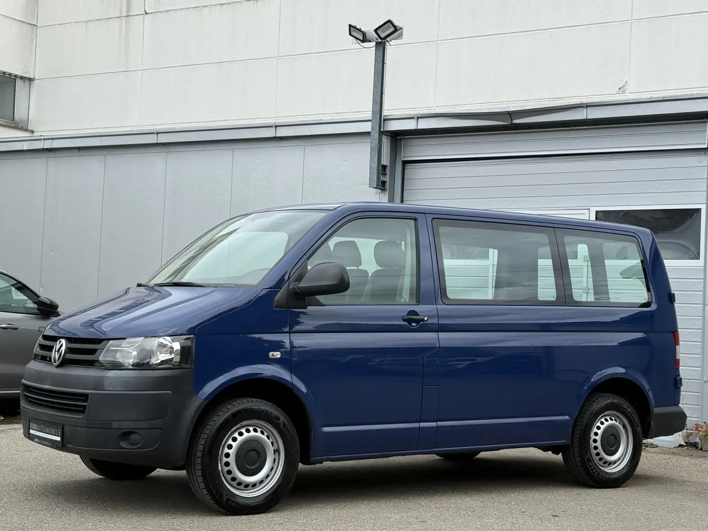 Volkswagen T5 Transporter Kombi DSG Navi Tempomat PDC AHK Blau - 2