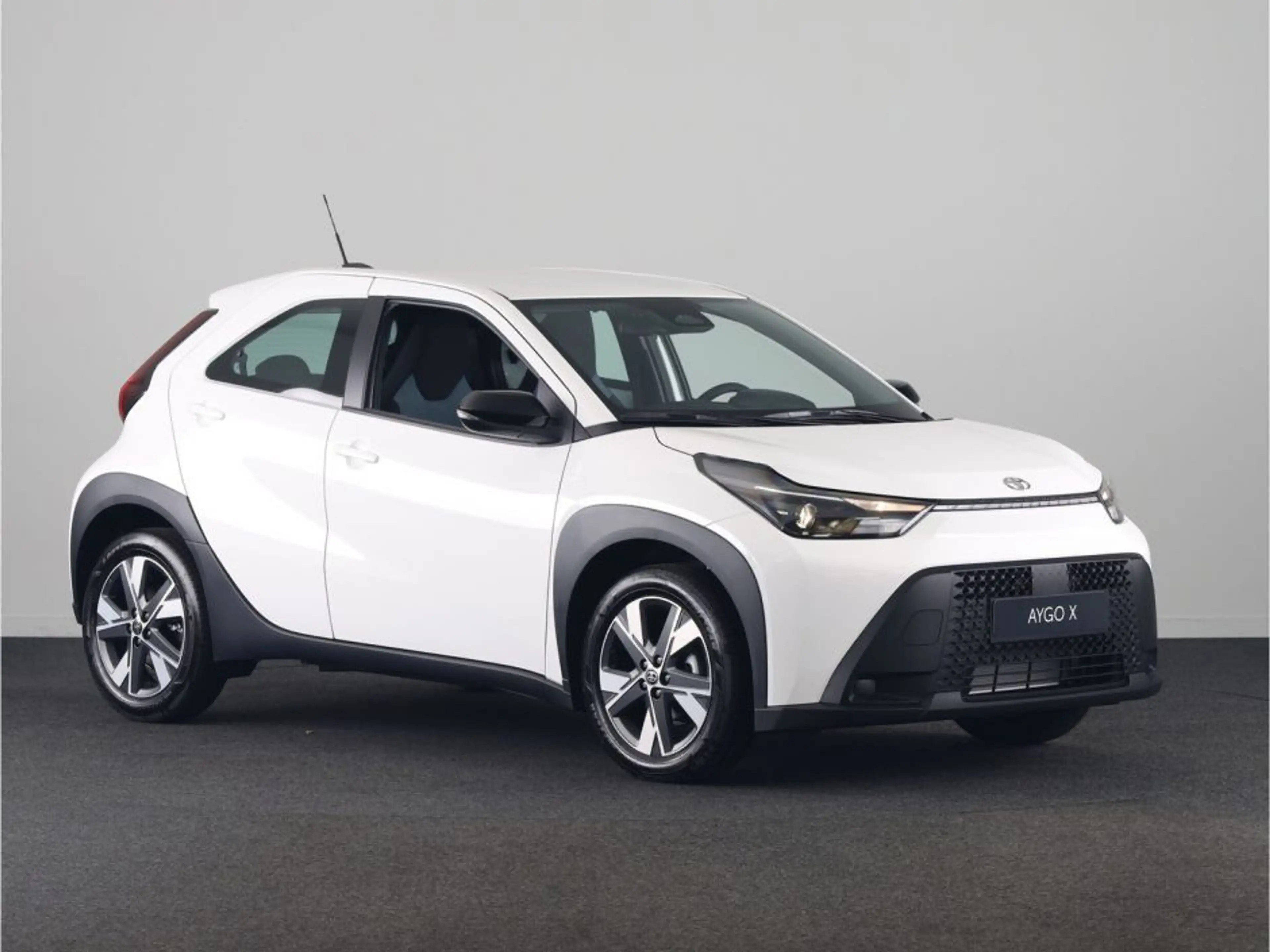 Toyota Aygo X Hybrid 115 play | Go Pack  | Voorraad Deal | — photo 11