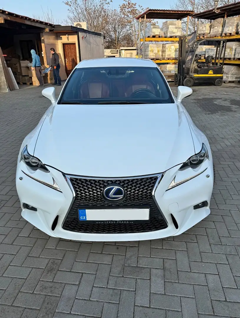 Lexus IS 300 300h F Sport - 1