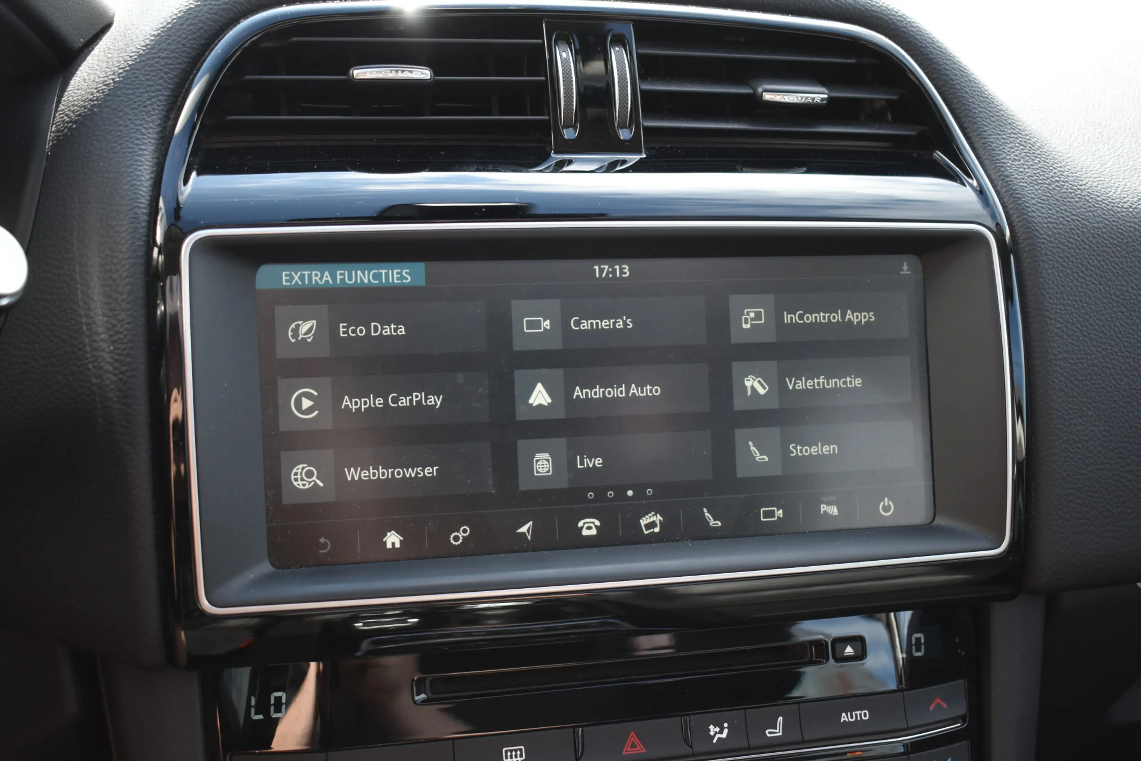 Jaguar F-Pace 2.0 Portfolio AWD 20d — photo 13