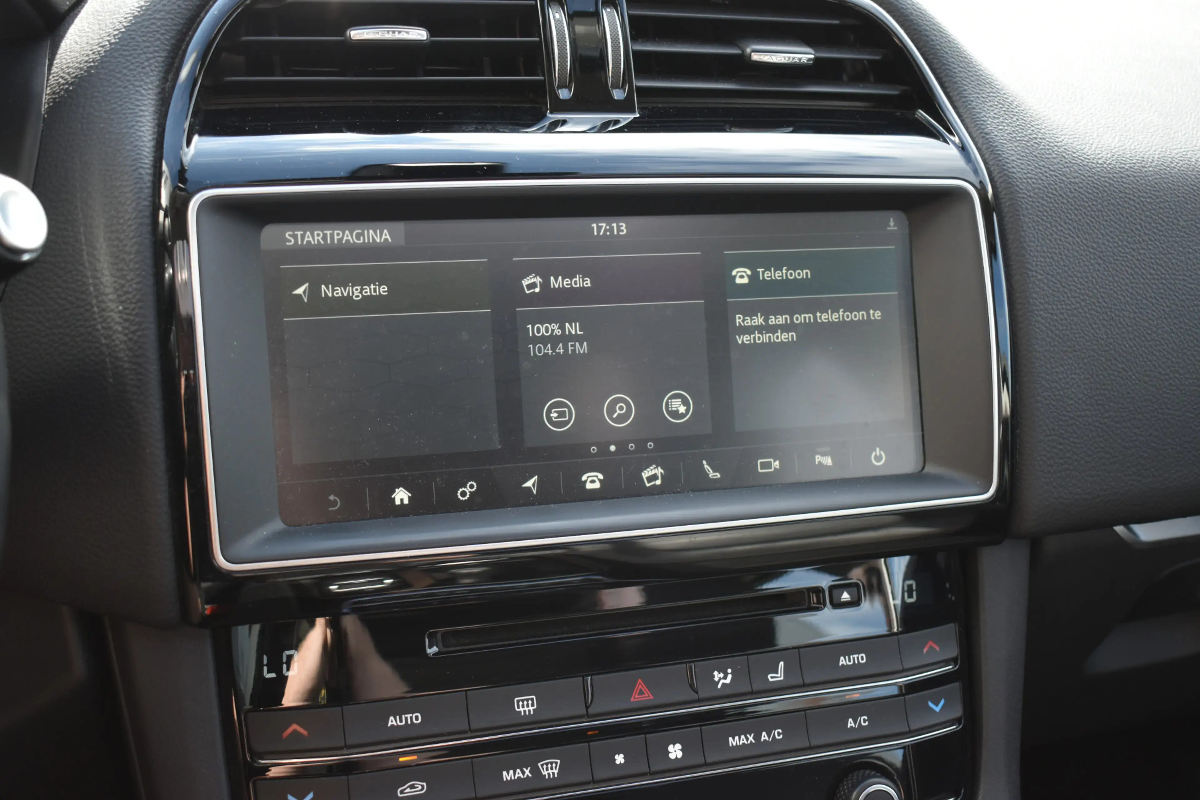 Jaguar F-Pace 2.0 Portfolio AWD 20d — photo 12