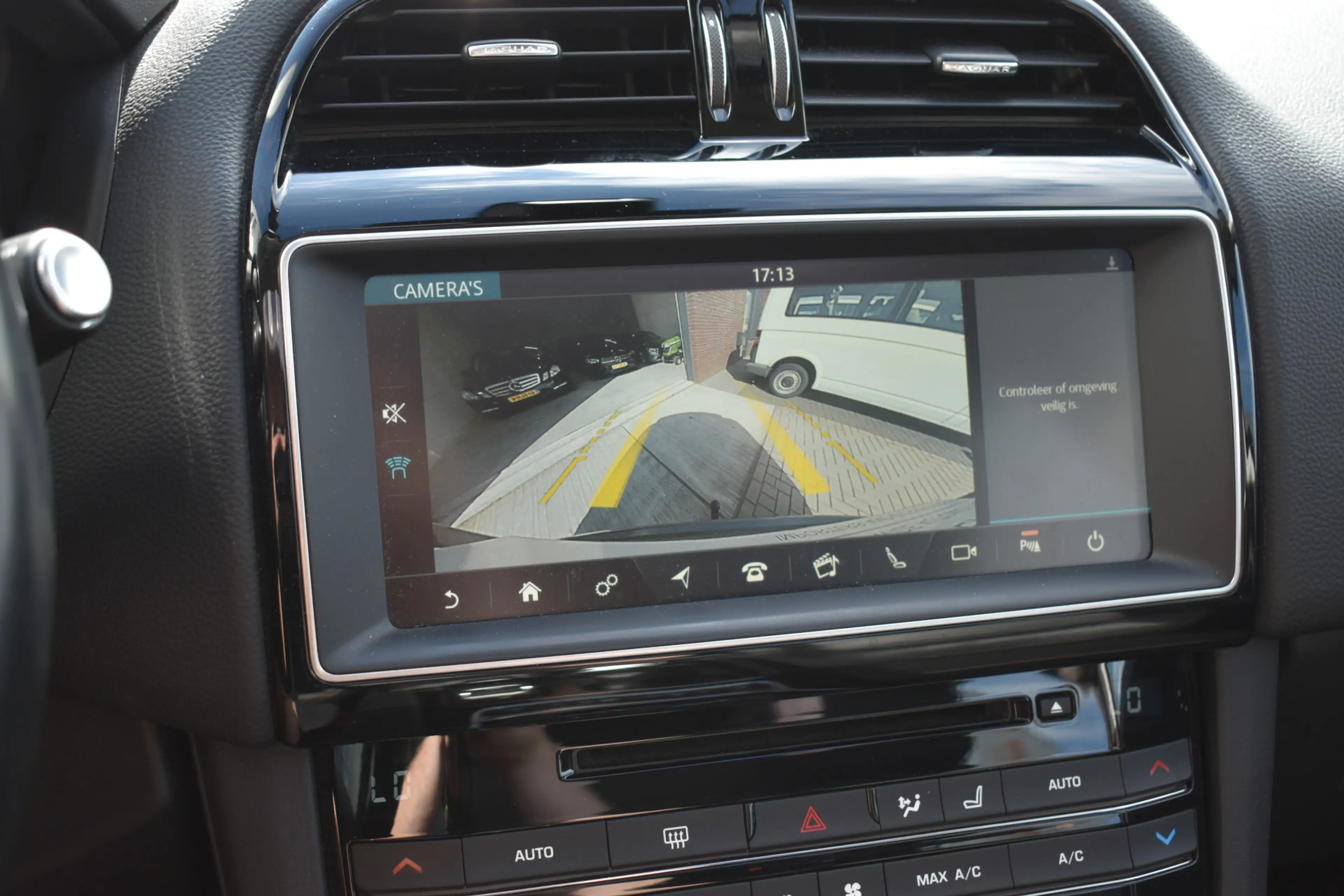 Jaguar F-Pace 2.0 Portfolio AWD 20d — photo 15