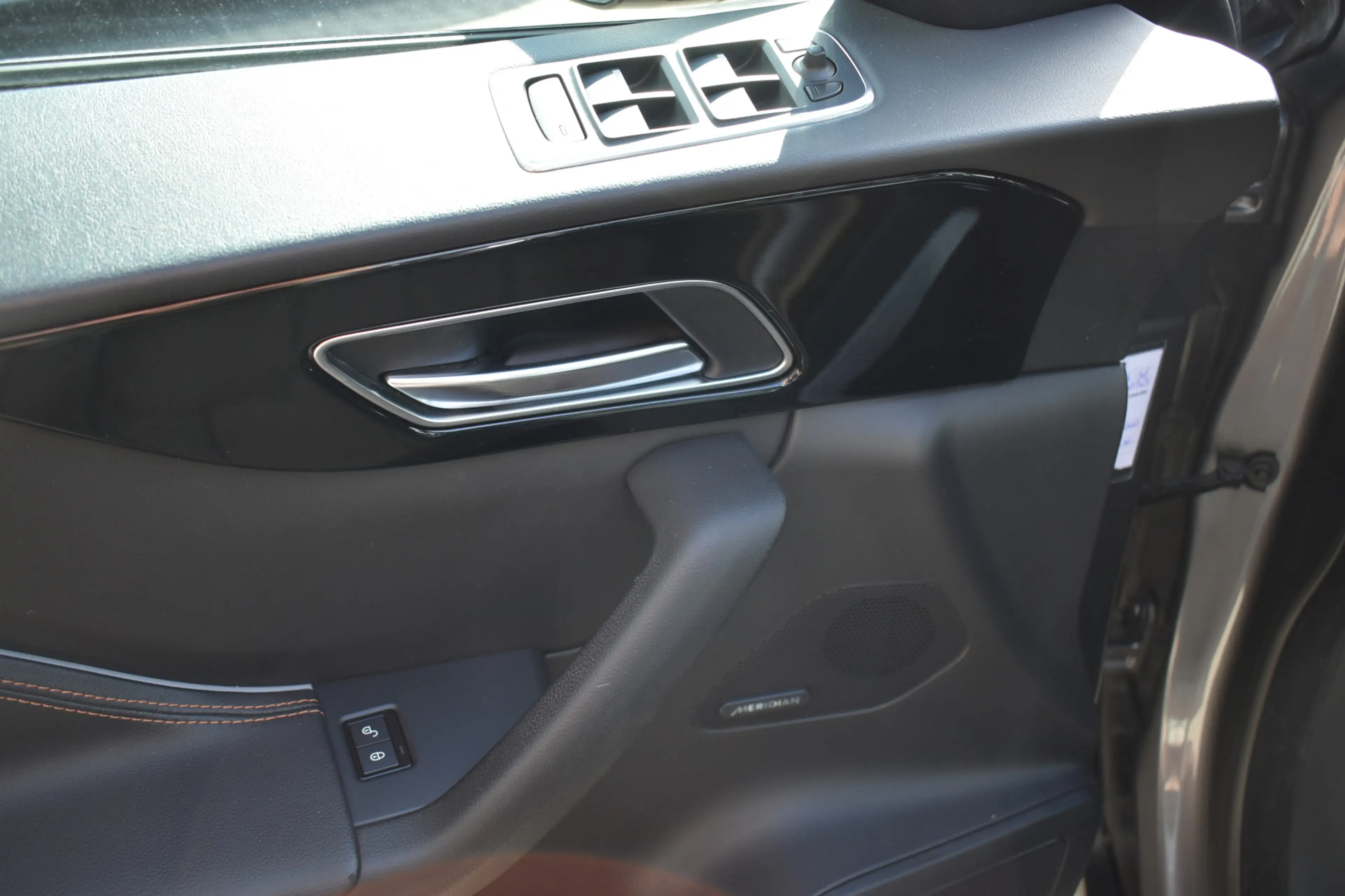 Jaguar F-Pace 2.0 Portfolio AWD 20d — photo 9