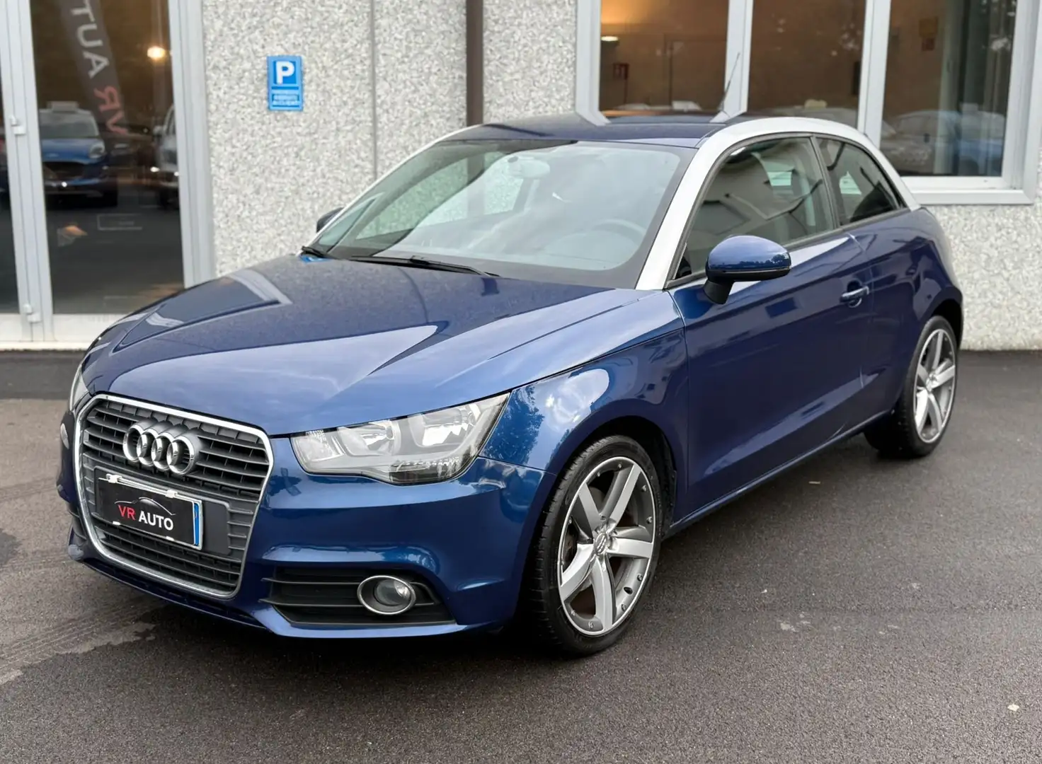 Audi A1 NEOPATENTATI 1.6 tdi Ambition 105cv Blauw - 1
