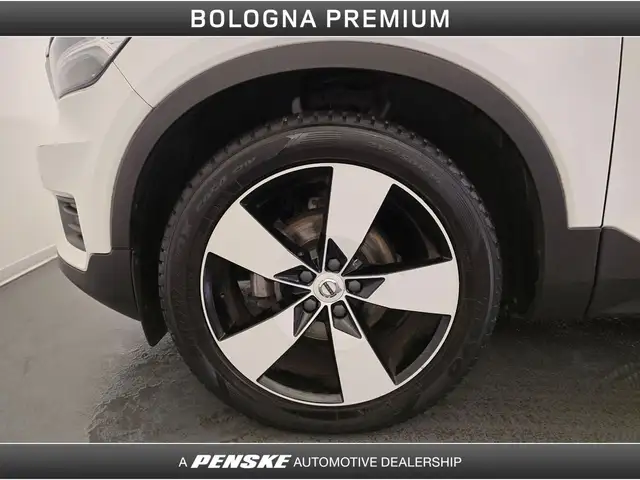 Volvo XC40 view 9