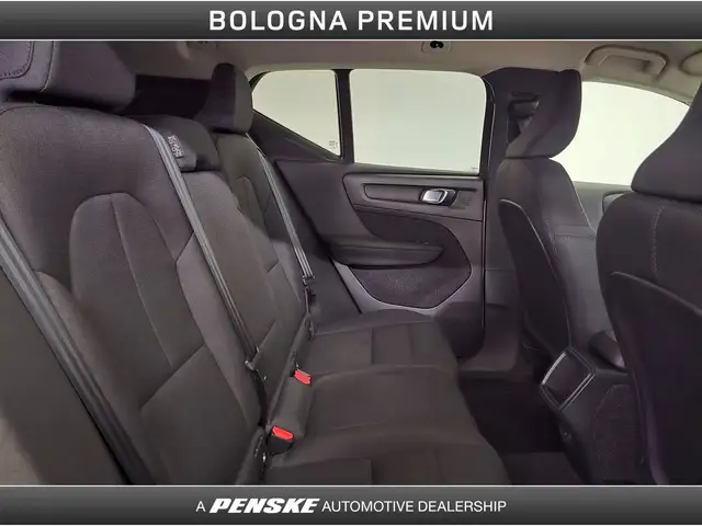 Volvo XC40 view 5