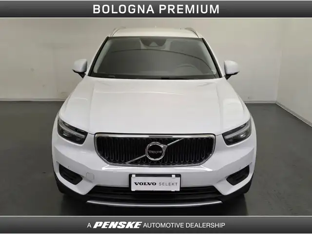 Volvo XC40 view 8
