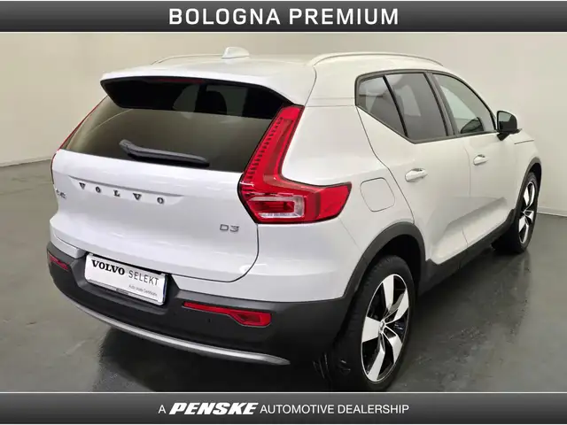 Volvo XC40 view 2