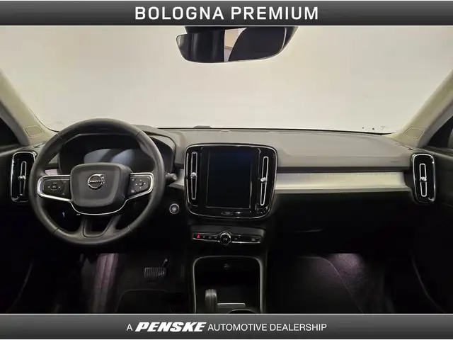 Volvo XC40 view 4