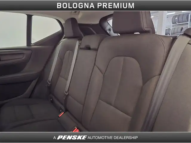 Volvo XC40 view 15