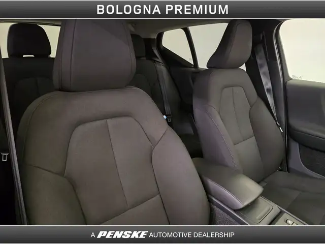 Volvo XC40 view 14