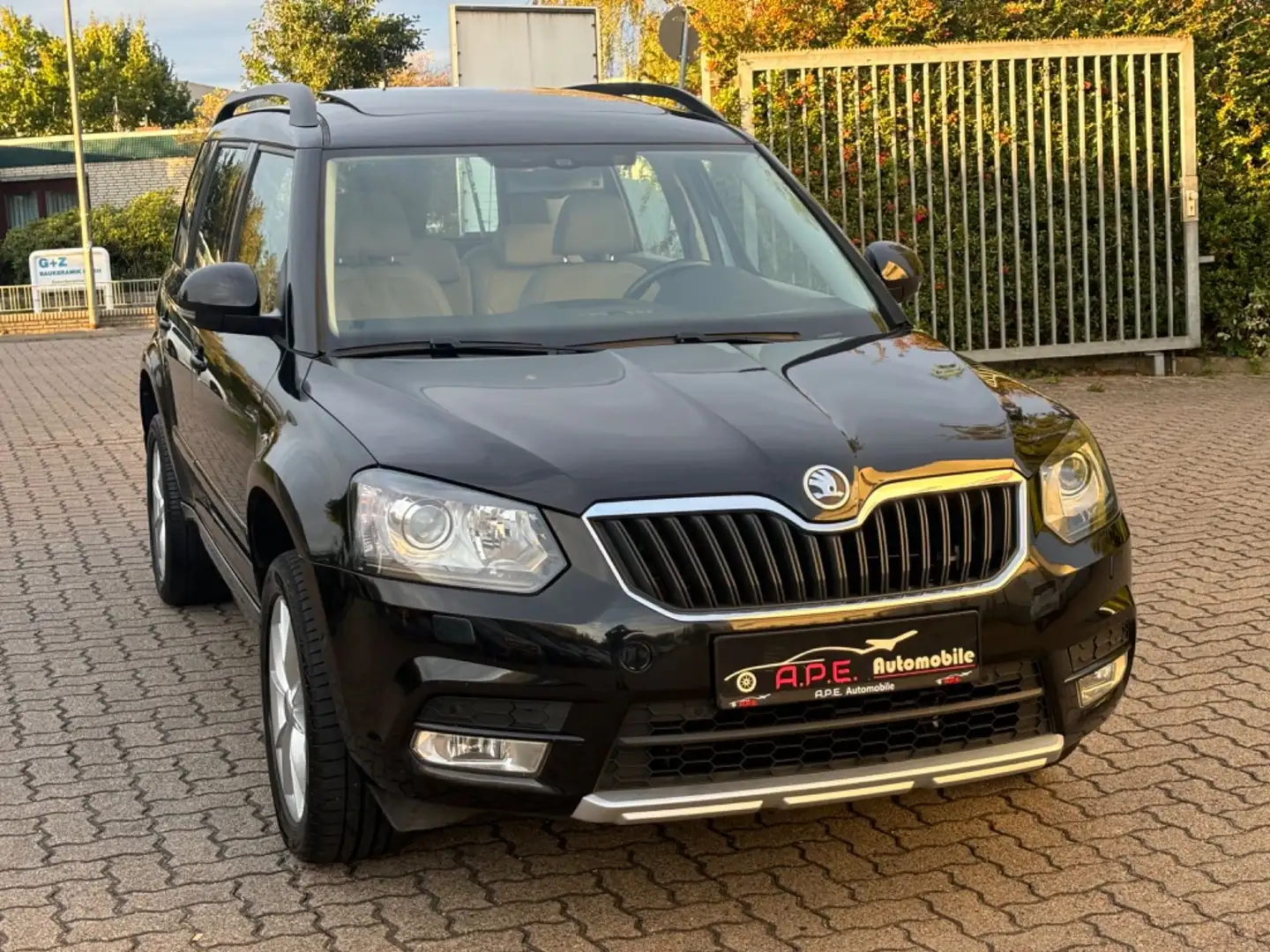 Skoda Yeti Elegance 4x4 2.0 TDI Vollausstattung Schwarz - 1