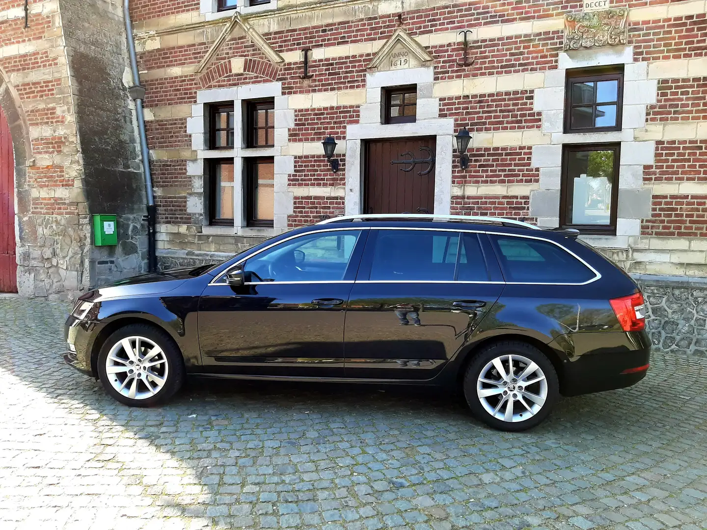 Skoda Octavia Octavia Combi 1.6 TDI DSG Style Noir - 2